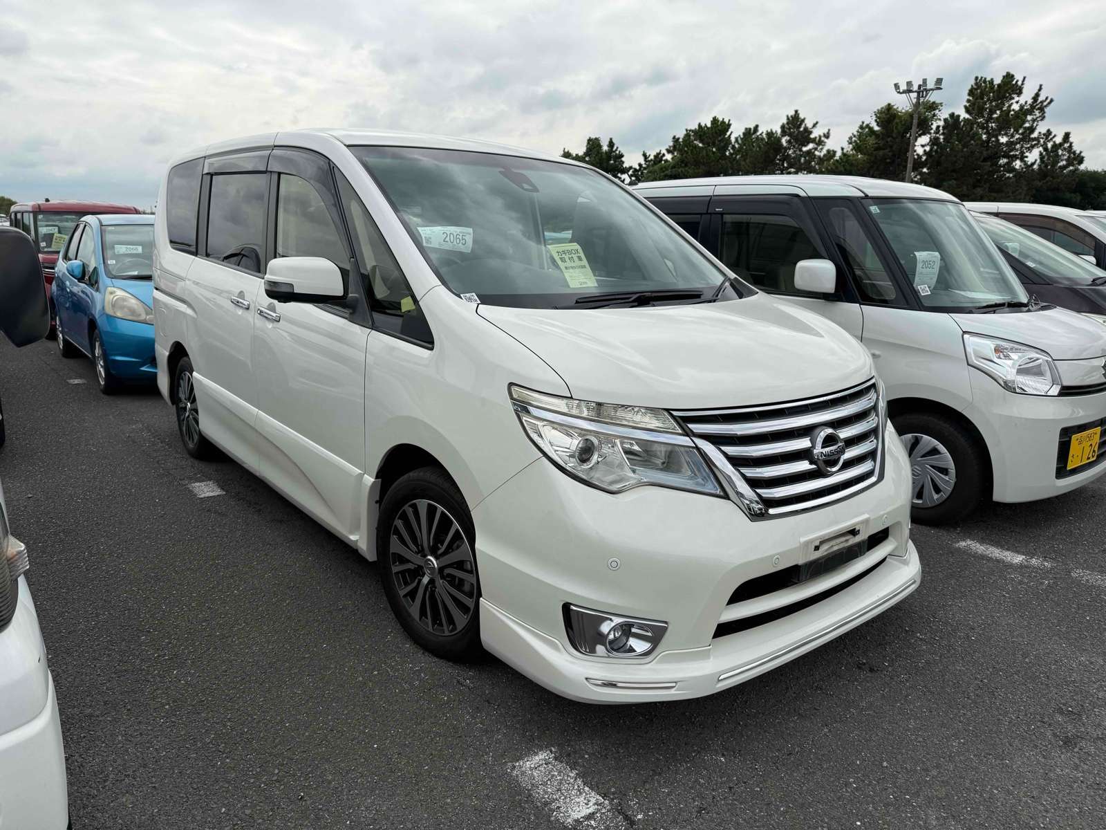 2014 Nissan Serena Hybrid