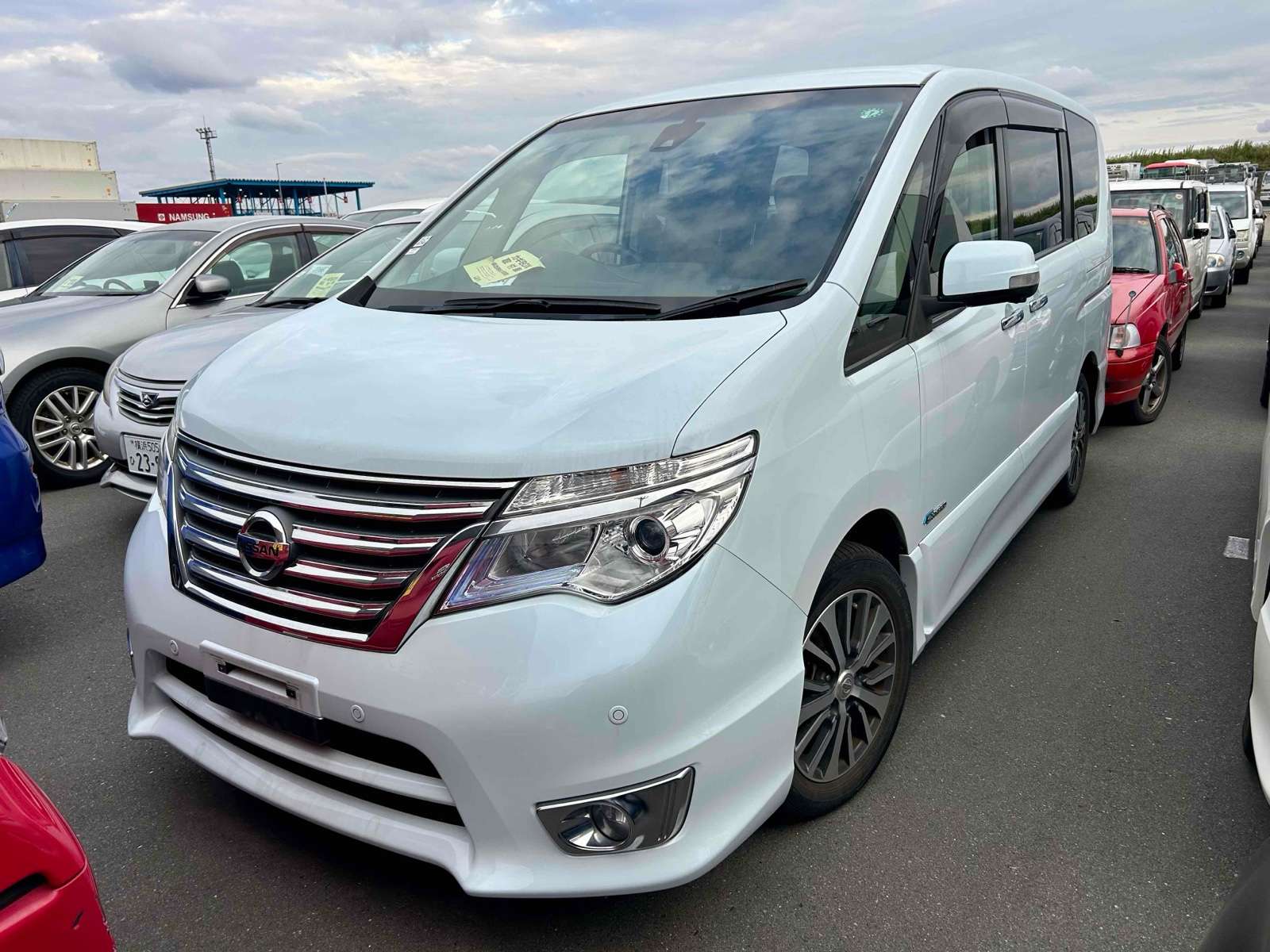 2014 Nissan Serena Hybrid