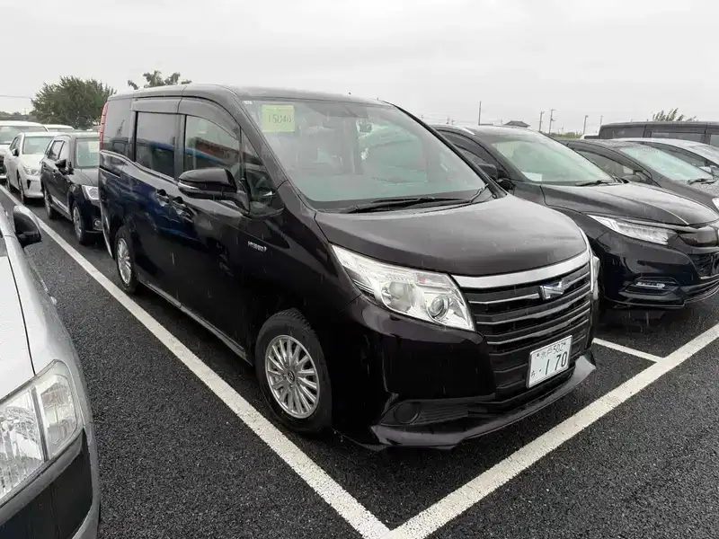 2015 Toyota Noah Hybrid