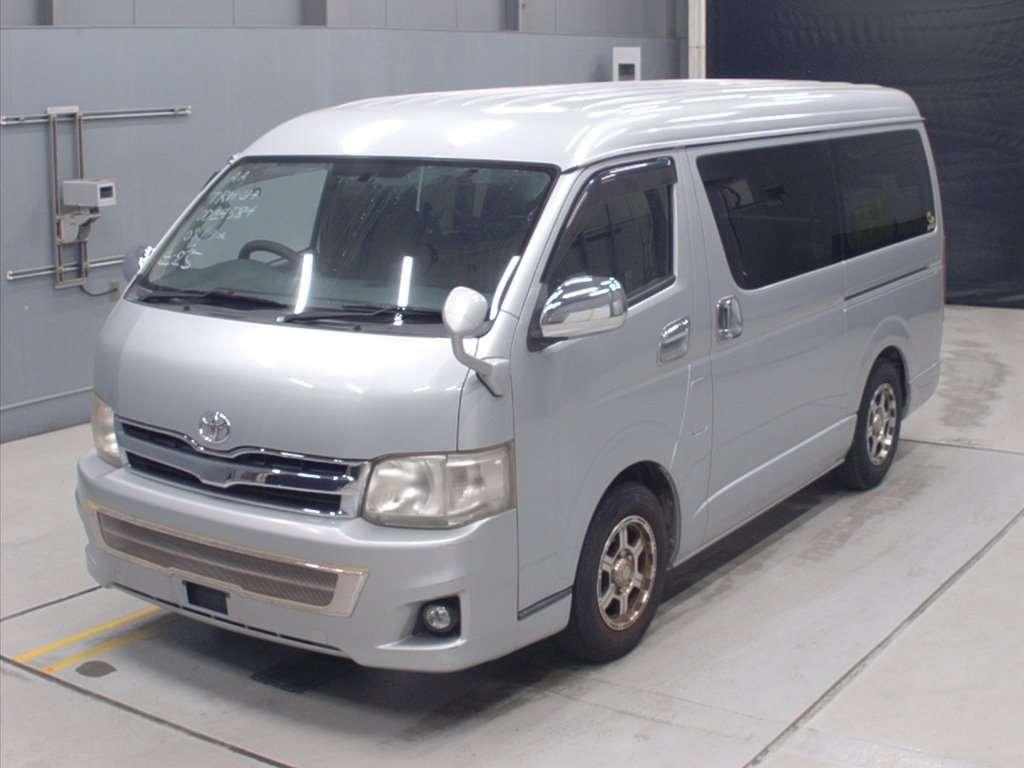 2011 Toyota HIACE 140,000 km