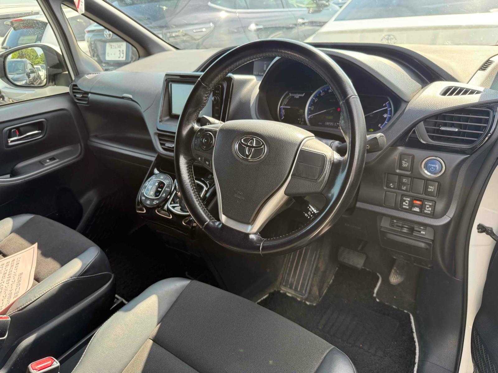 TOYOTA NOAH HV SI WXB Image 6