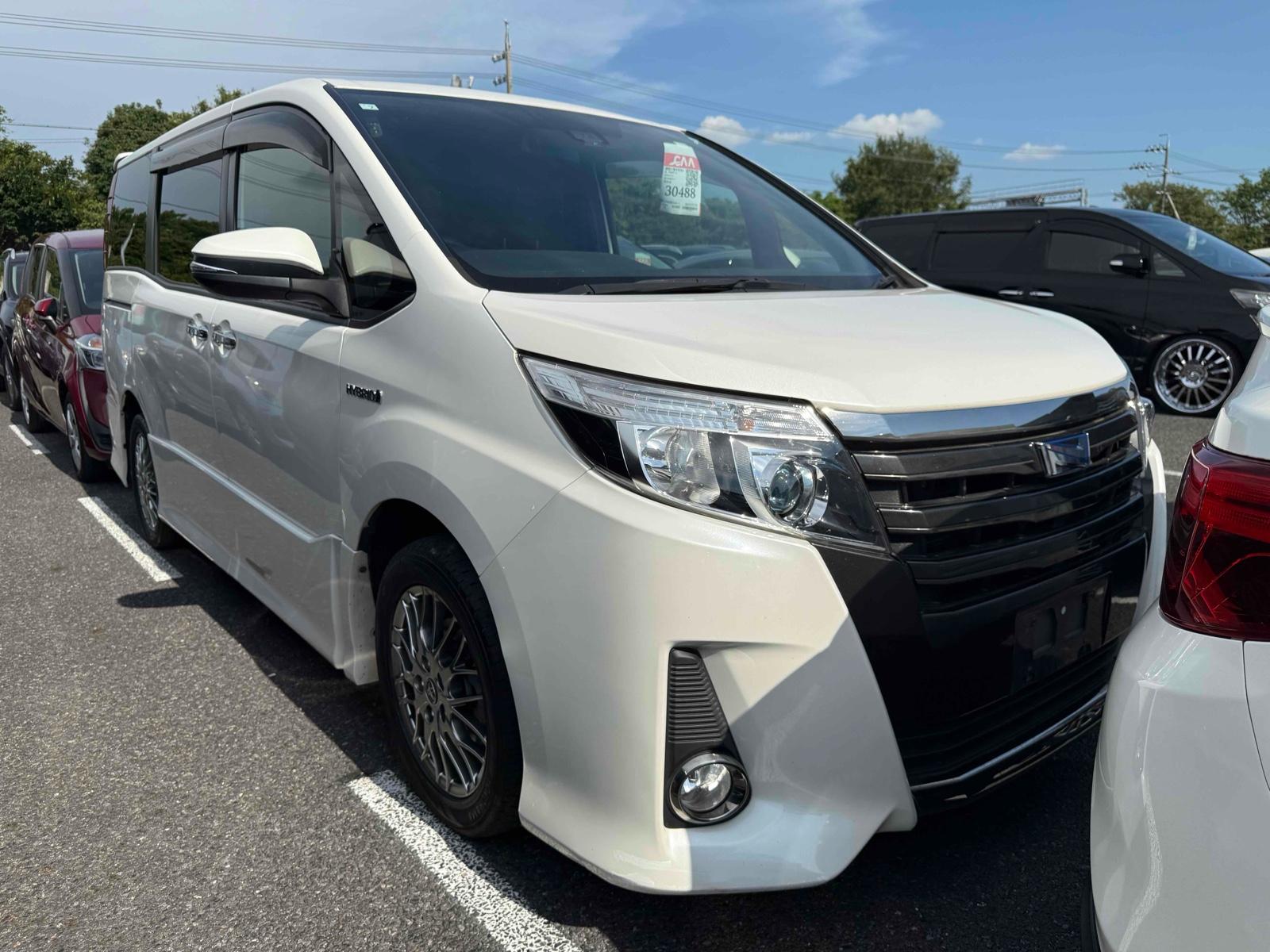 TOYOTA NOAH HV SI WXB Image 4