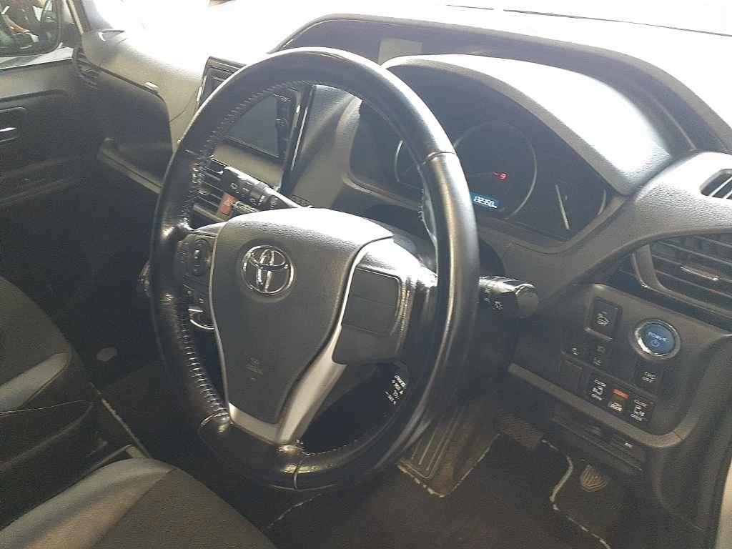 TOYOTA NOAH HV SI WXB Image 3