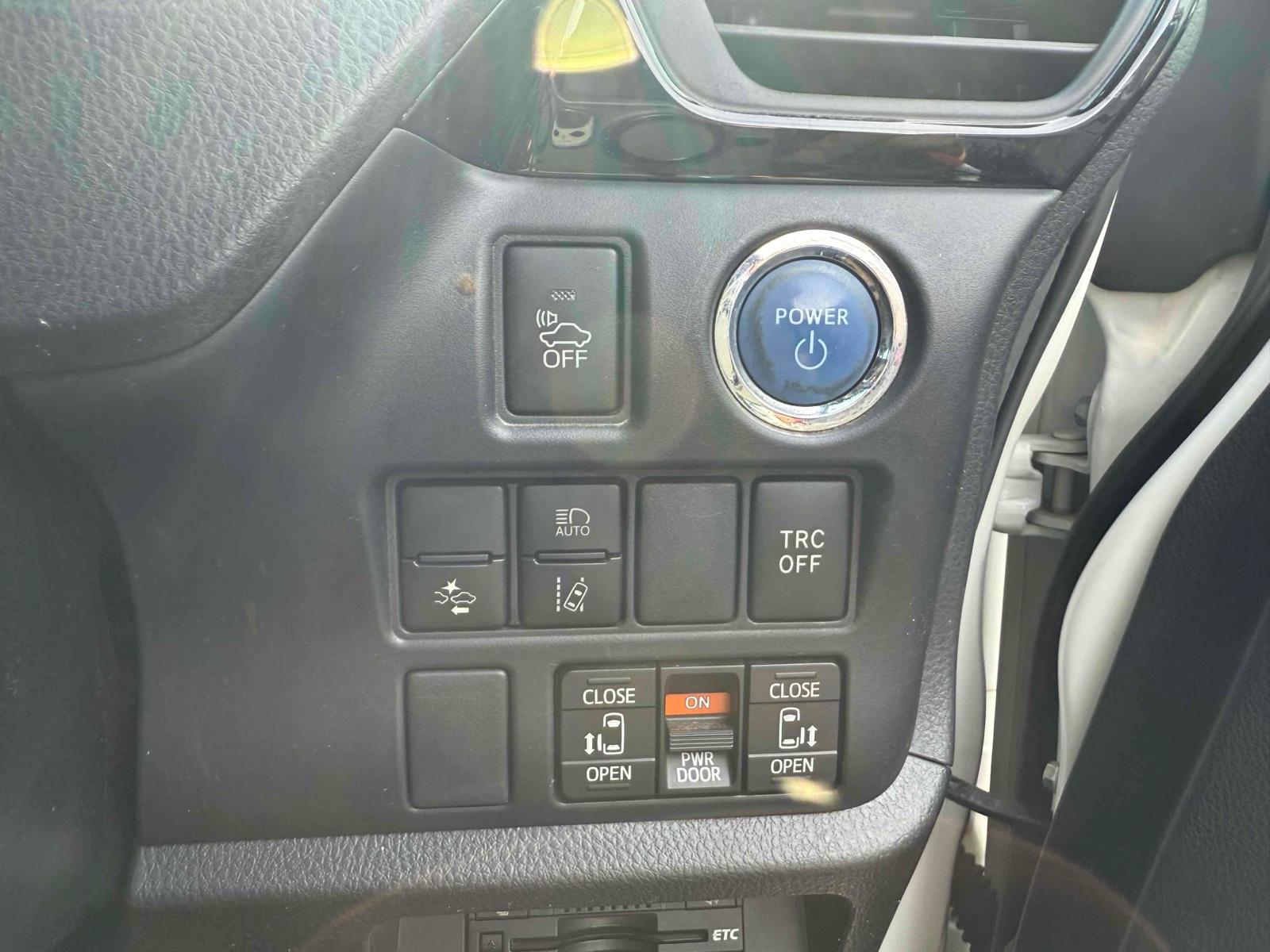 TOYOTA NOAH HV SI WXB Image 8