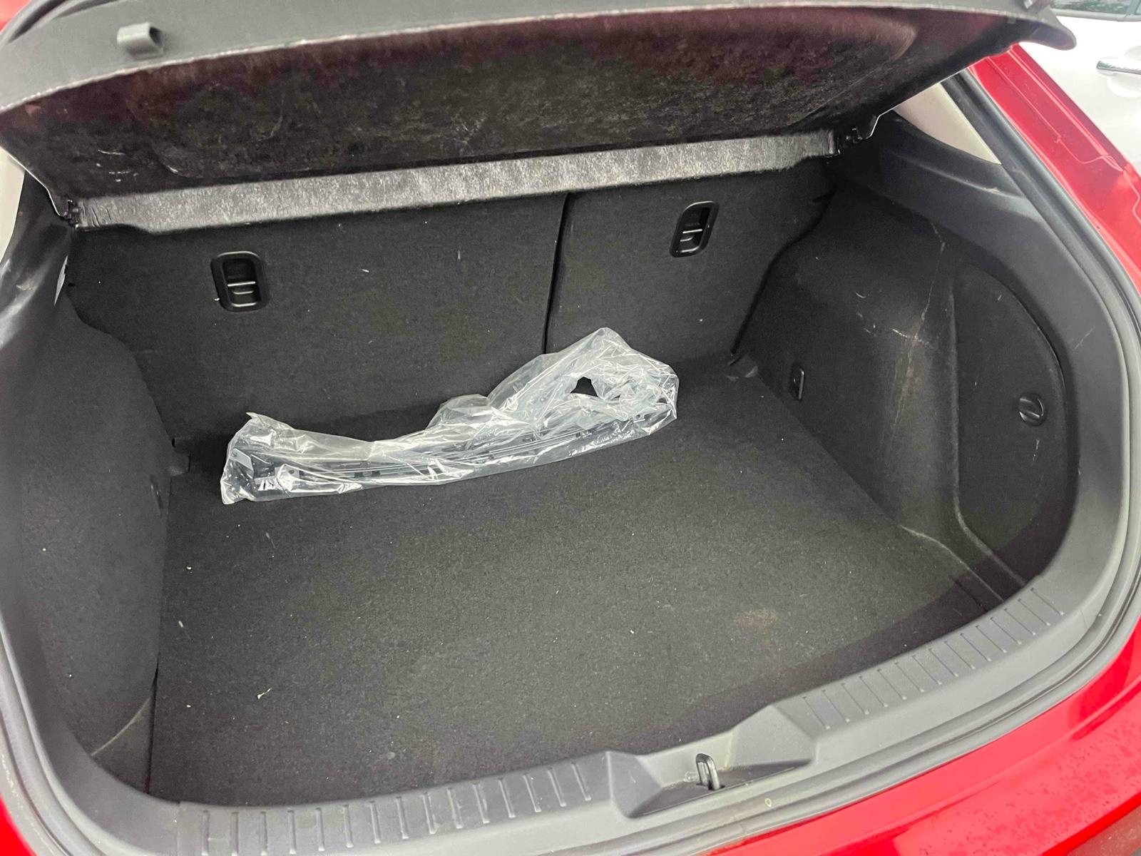 MAZDA AXELA SPORT 15S Image 11