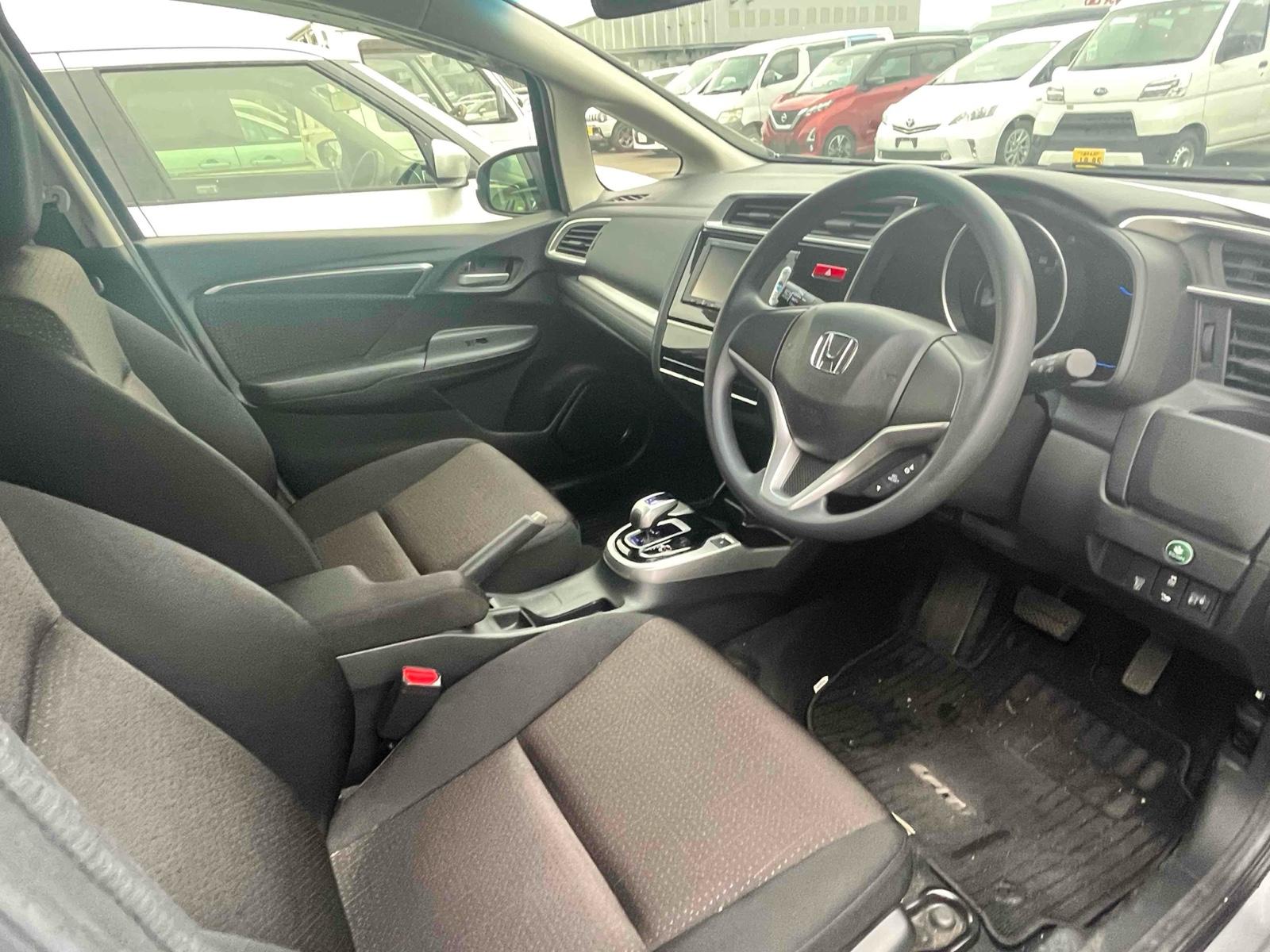 HONDA FIT HV F-PACKAGE Image 5