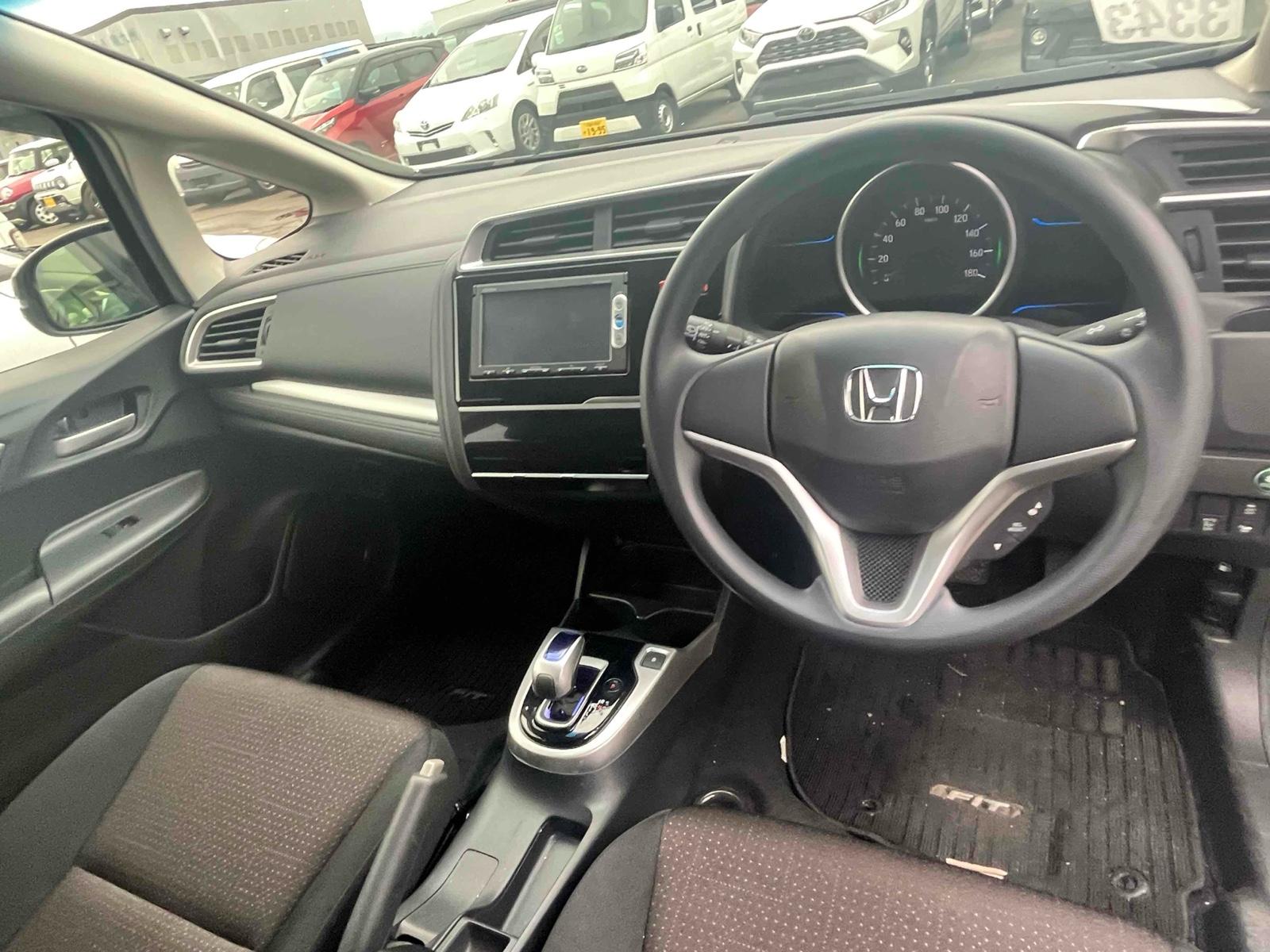 HONDA FIT HV F-PACKAGE Image 6