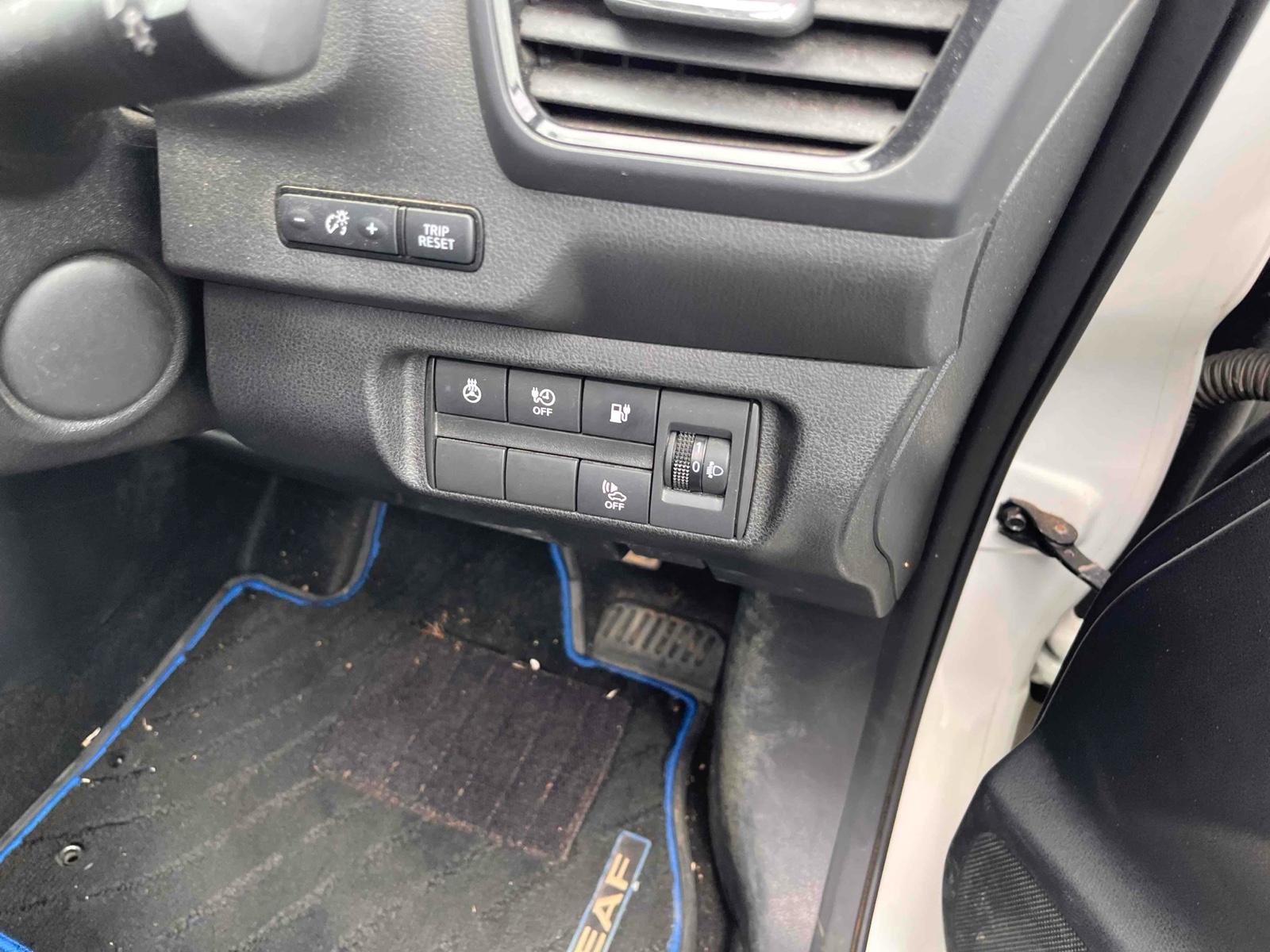 NISSAN LEAF S Image 13