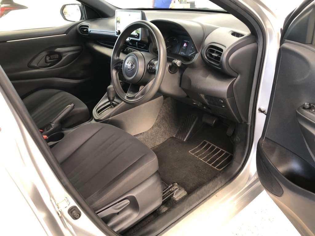 TOYOTA YARIS HYBRID X Image 5