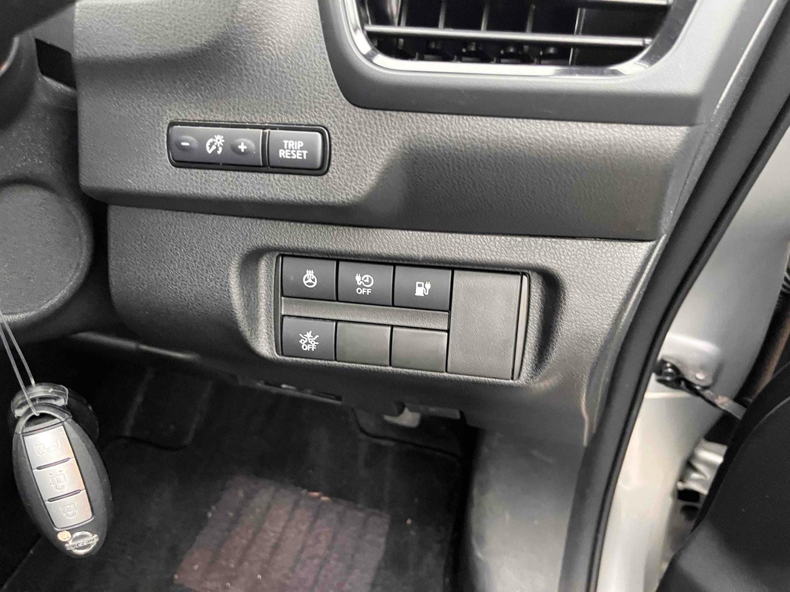 NISSAN LEAF X Image 10