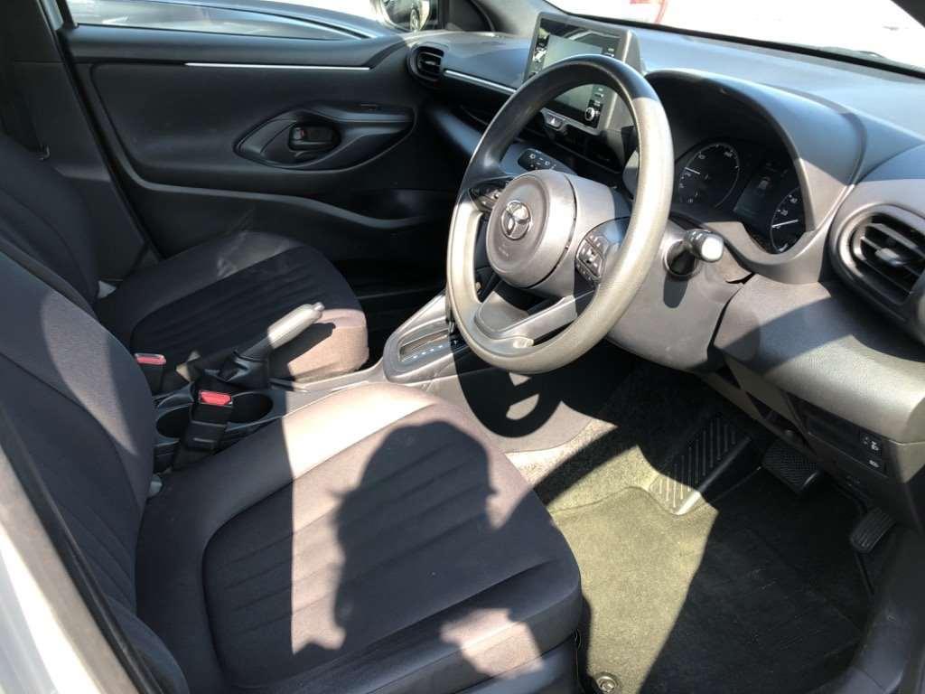 TOYOTA YARIS HYBRID X Image 5