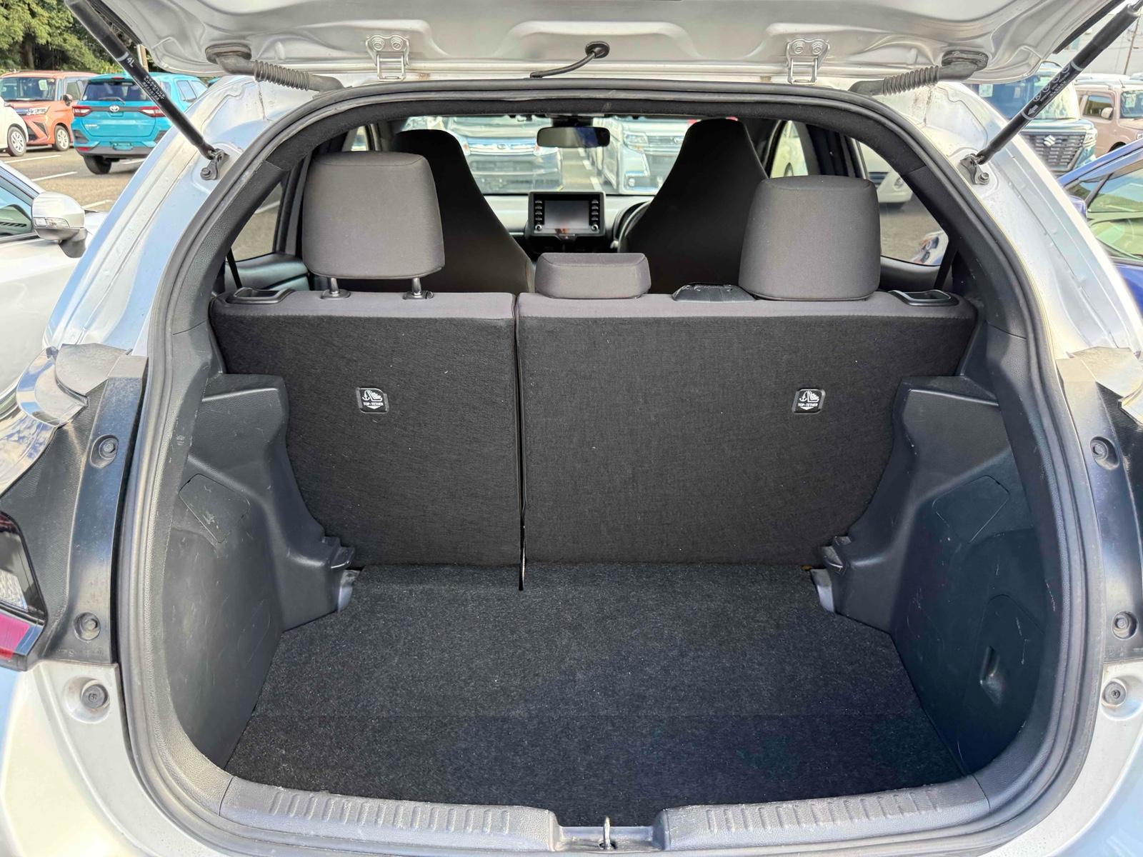 TOYOTA YARIS HYBRID X Image 14