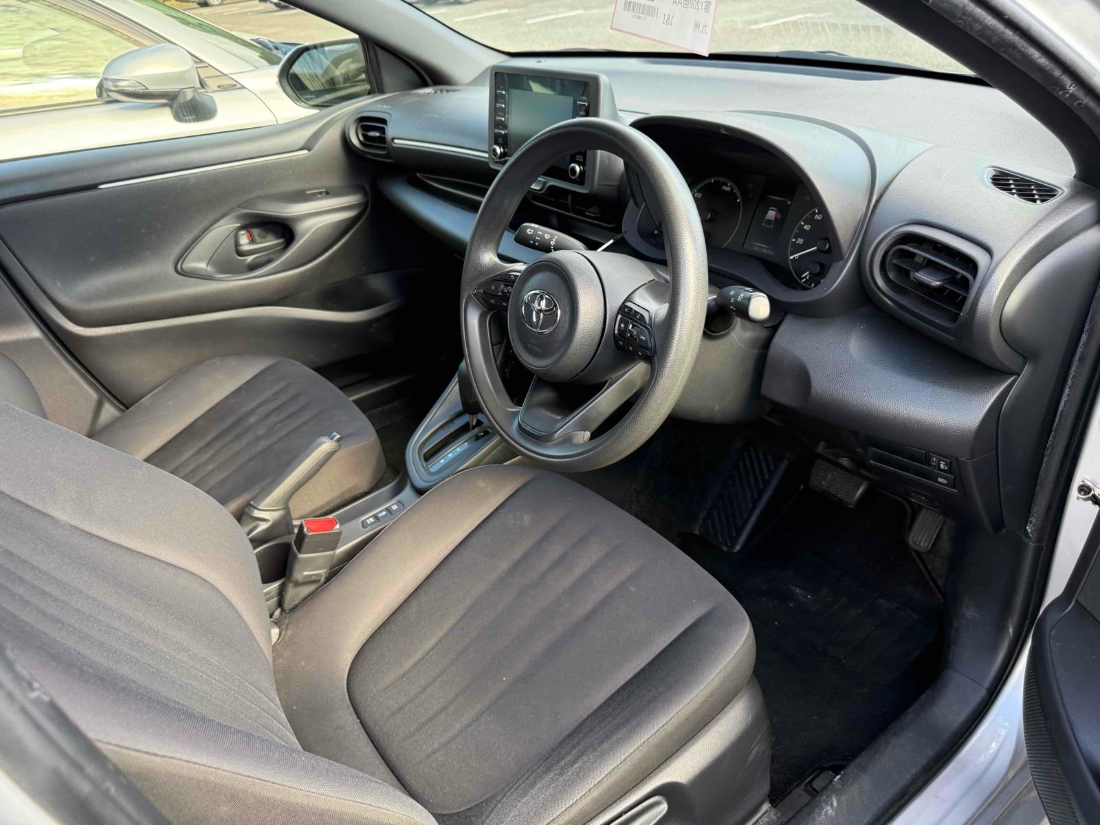 TOYOTA YARIS HYBRID X Image 10