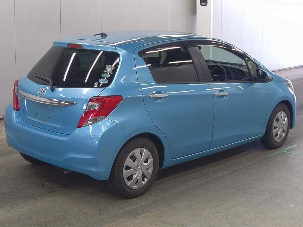 TOYOTA VITZ 5D 1.3F LED EDITION Image 5