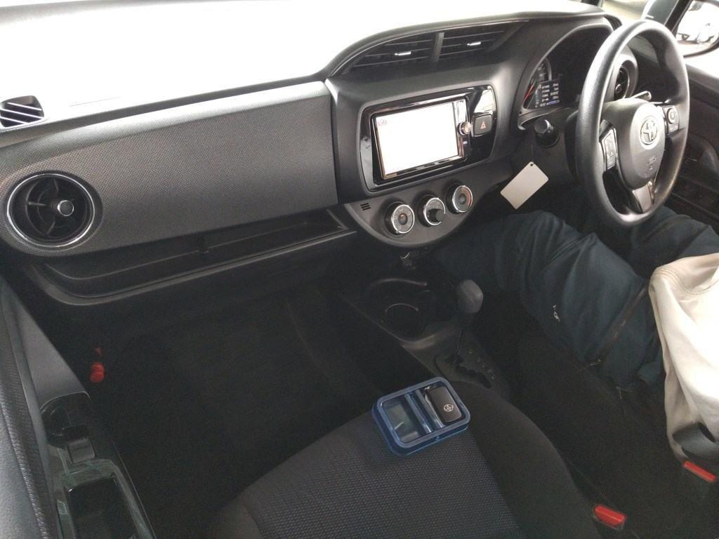 TOYOTA VITZ 5D 1.3F LED EDITION Image 3