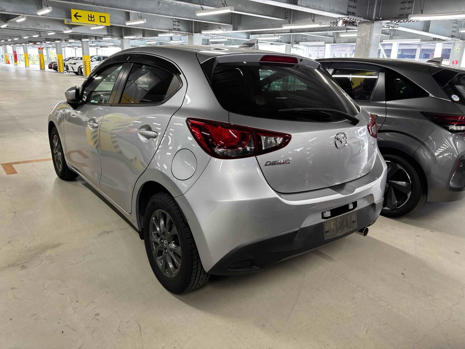 MAZDA DEMIO 13 S TOURING Image 5