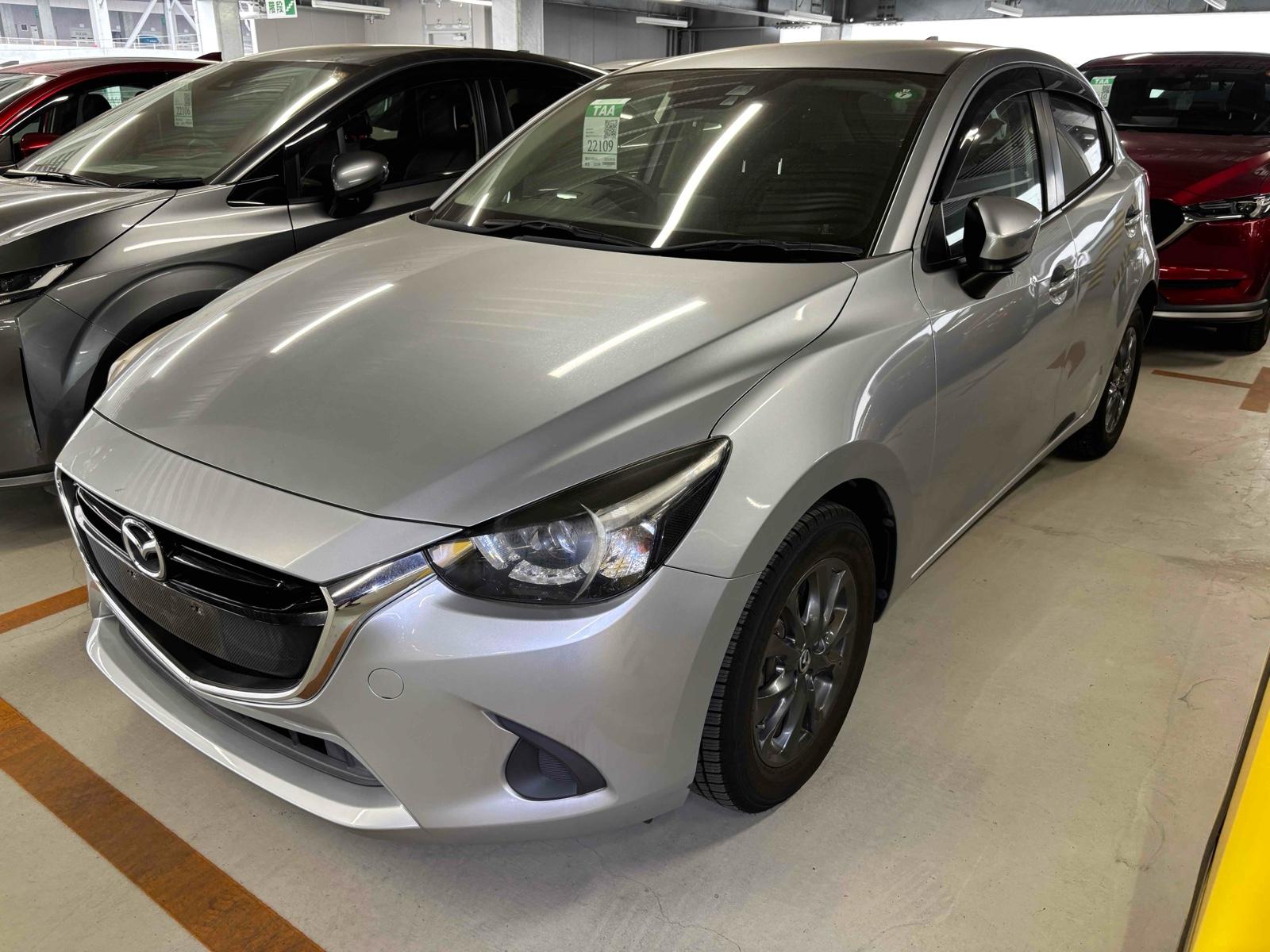 MAZDA DEMIO 13 S TOURING Image 4