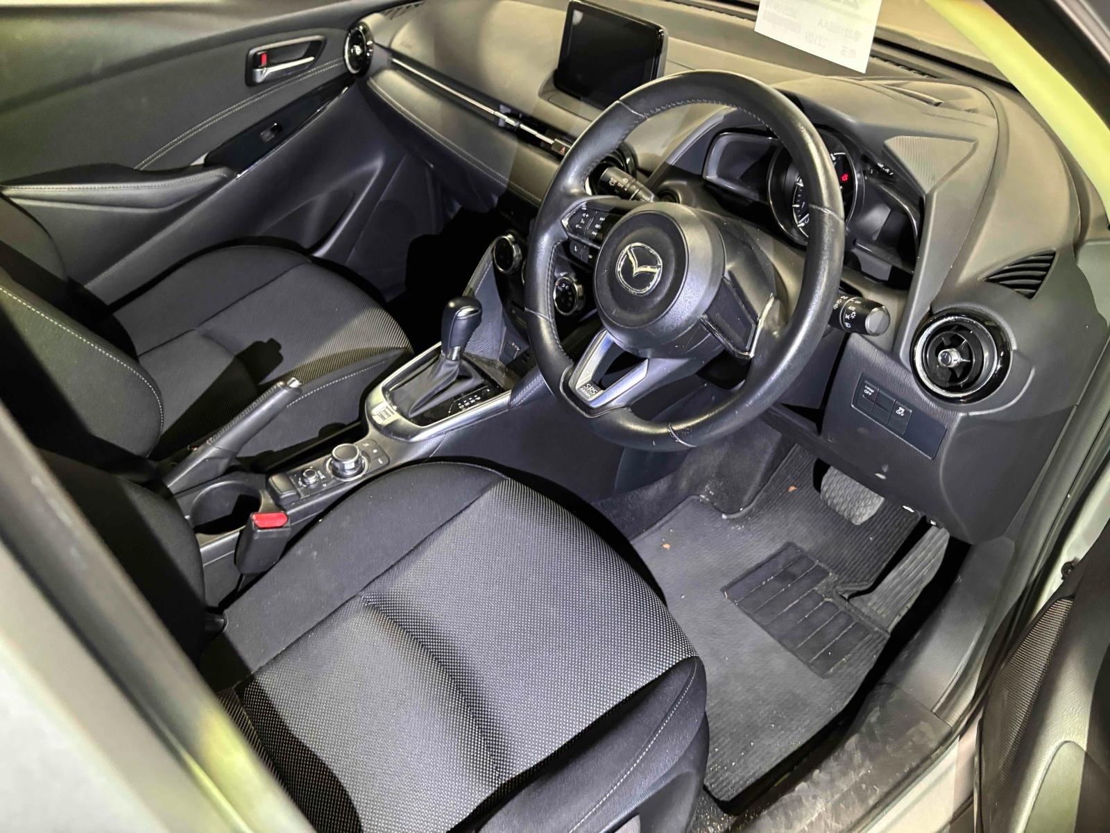 MAZDA DEMIO 13 S TOURING Image 6