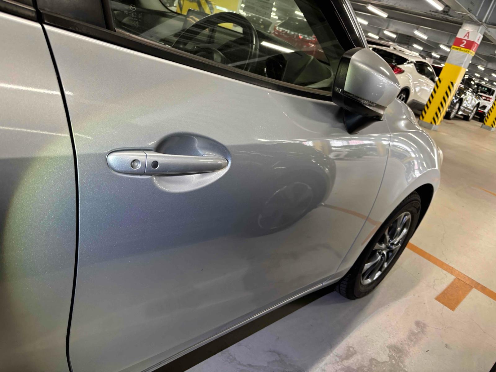 MAZDA DEMIO 13 S TOURING Image 12