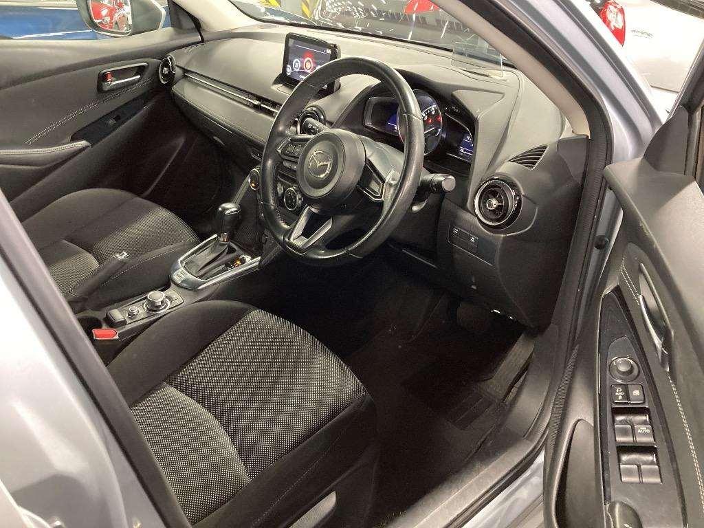 MAZDA DEMIO 13 S TOURING Image 3