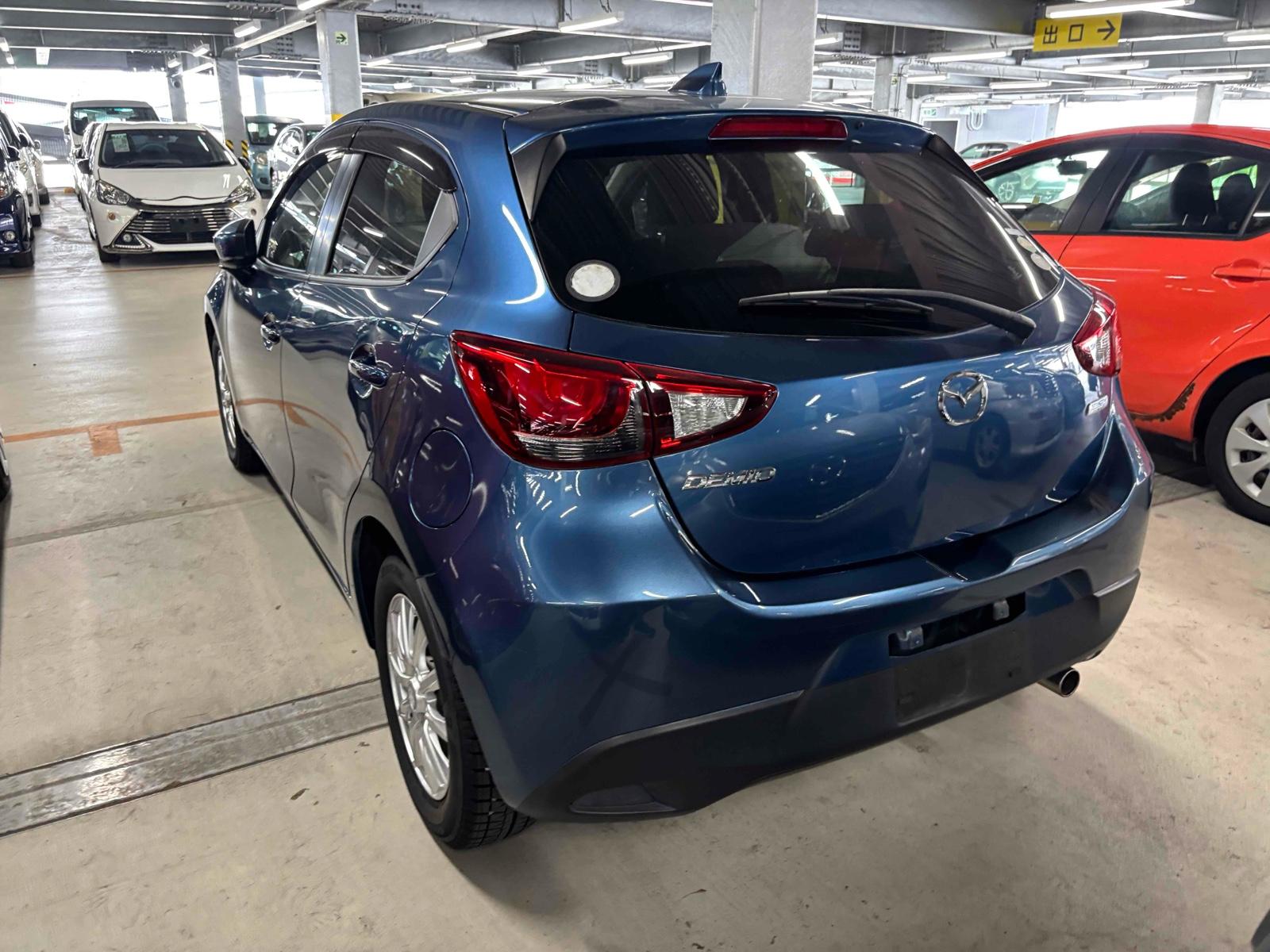 MAZDA DEMIO 13 S TOURING Image 12
