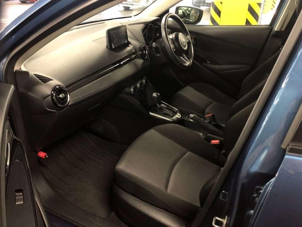 MAZDA DEMIO 13 S TOURING Image 9