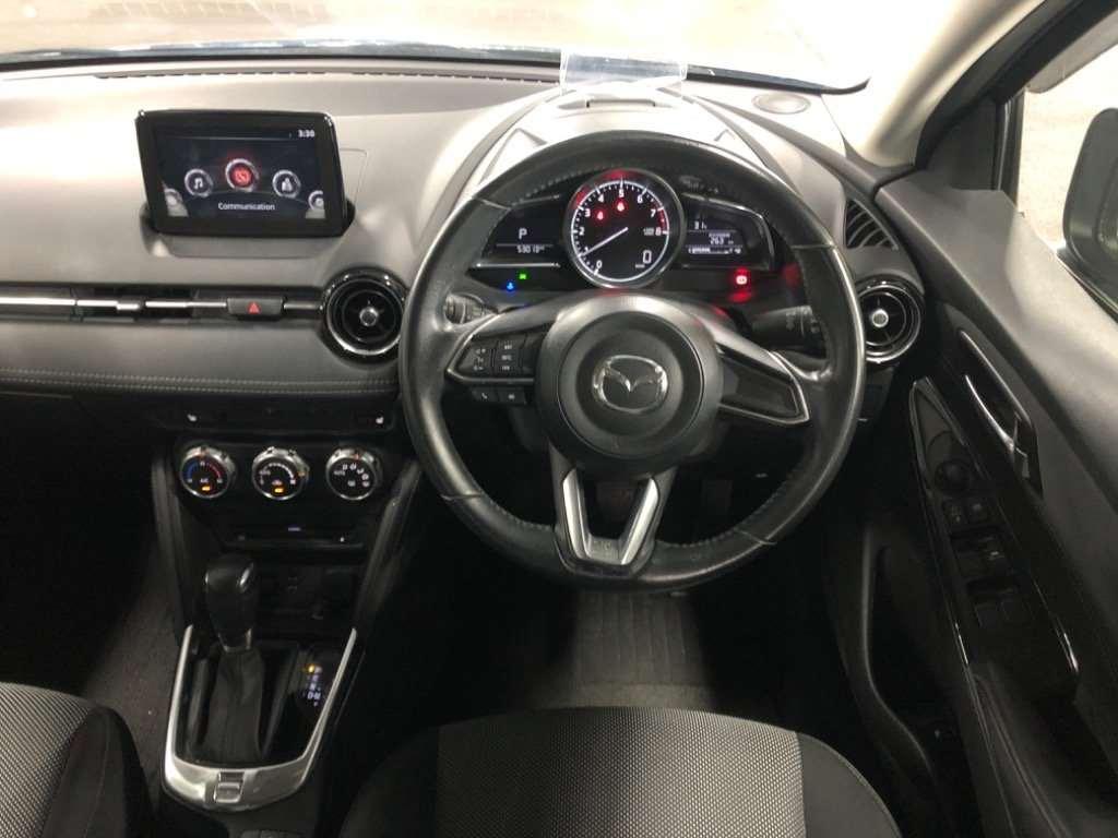MAZDA DEMIO 13 S TOURING Image 6
