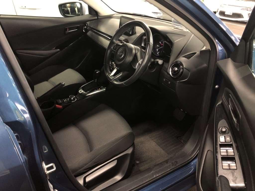 MAZDA DEMIO 13 S TOURING Image 3