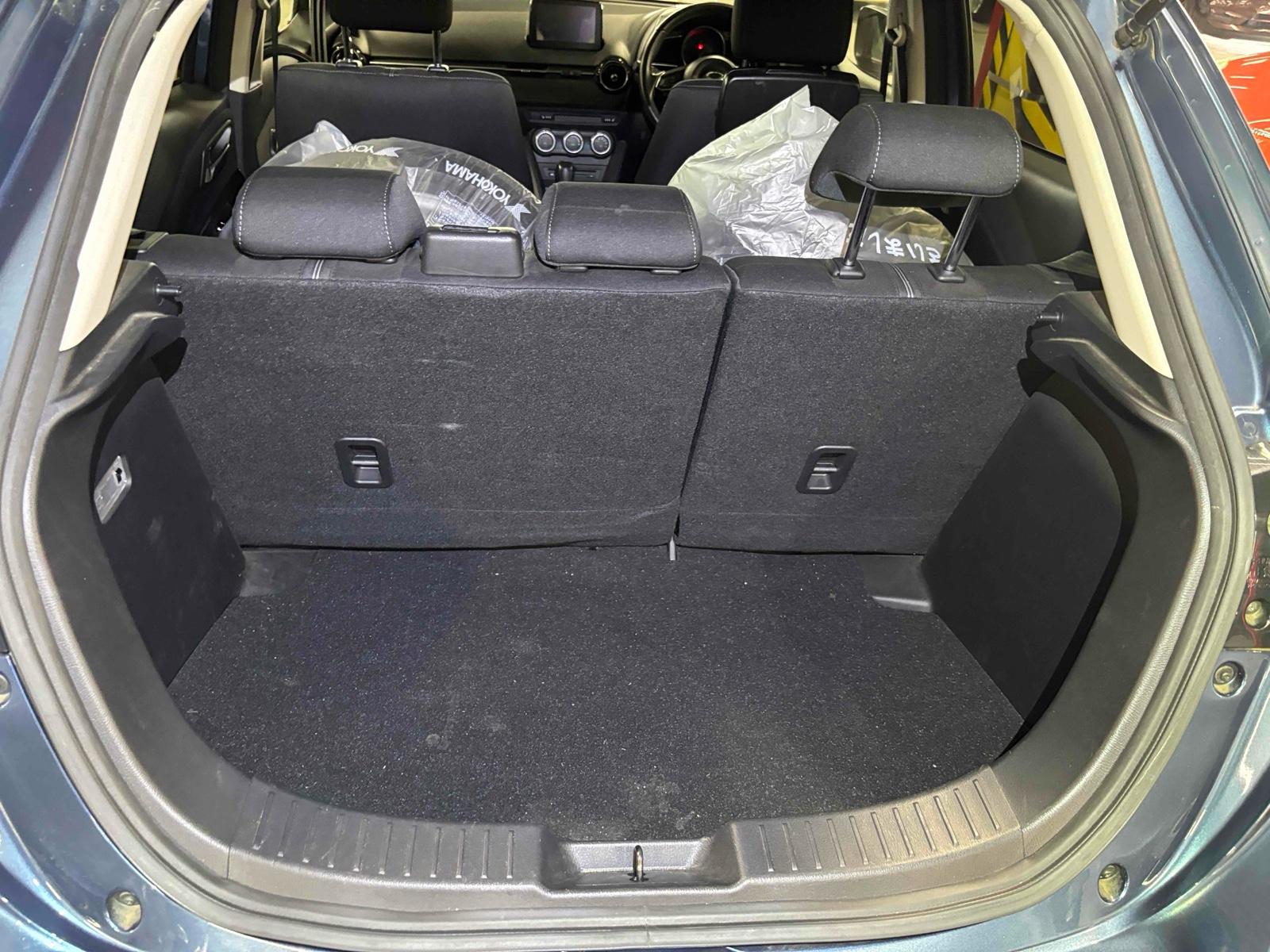 MAZDA DEMIO 13 S TOURING Image 15