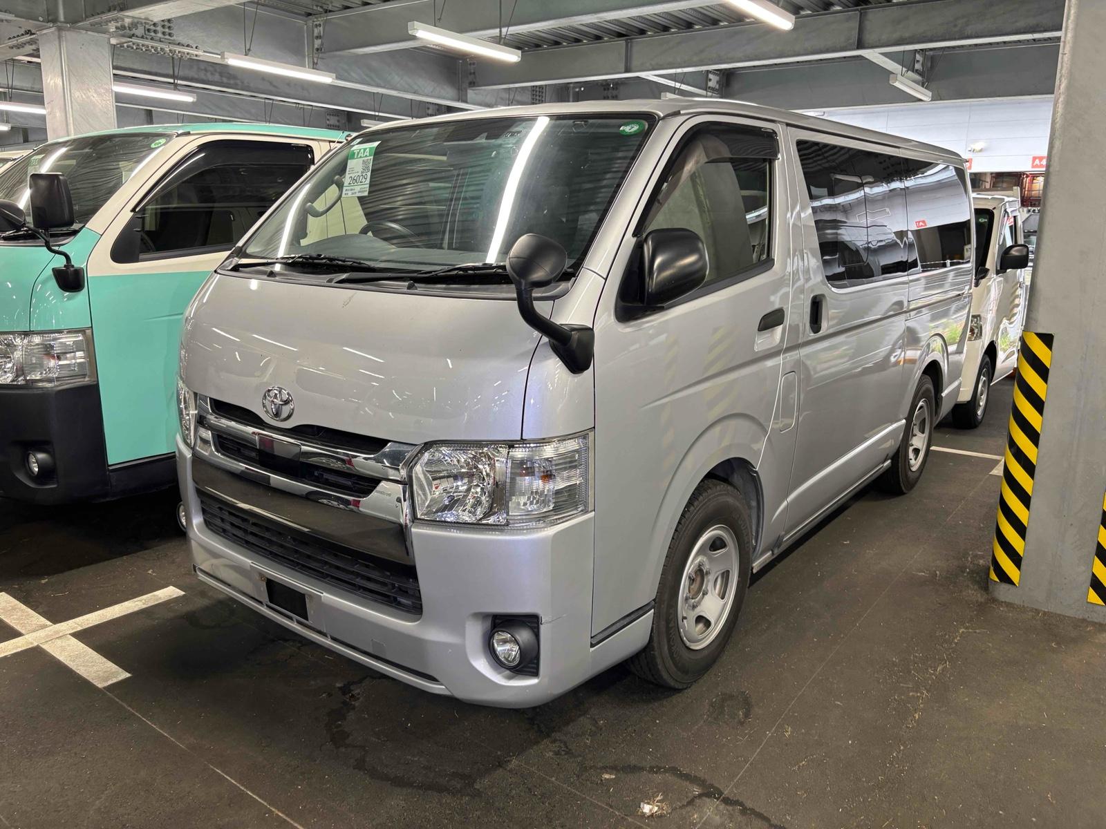 TOYOTA HIACE VAN LONGDX GL PACKAGE Image 11