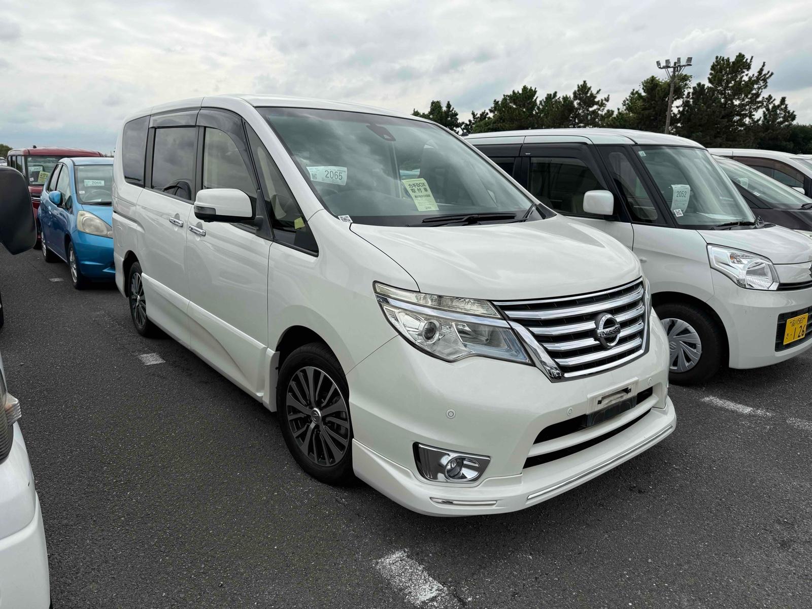 2014 Nissan SERENA 120,000 km