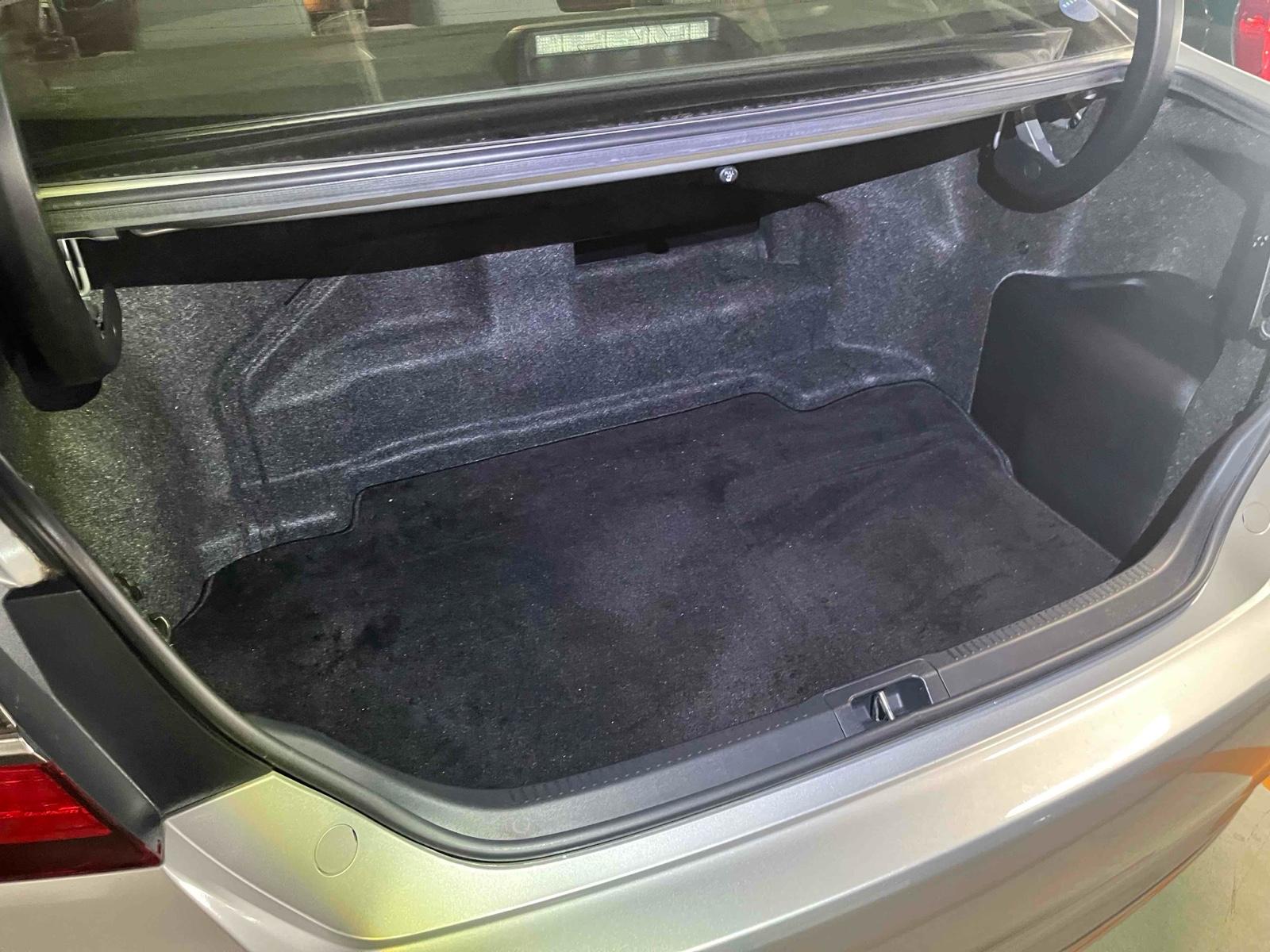 TOYOTA CAMRY 4D HYBRID G PACKAGE Image 9