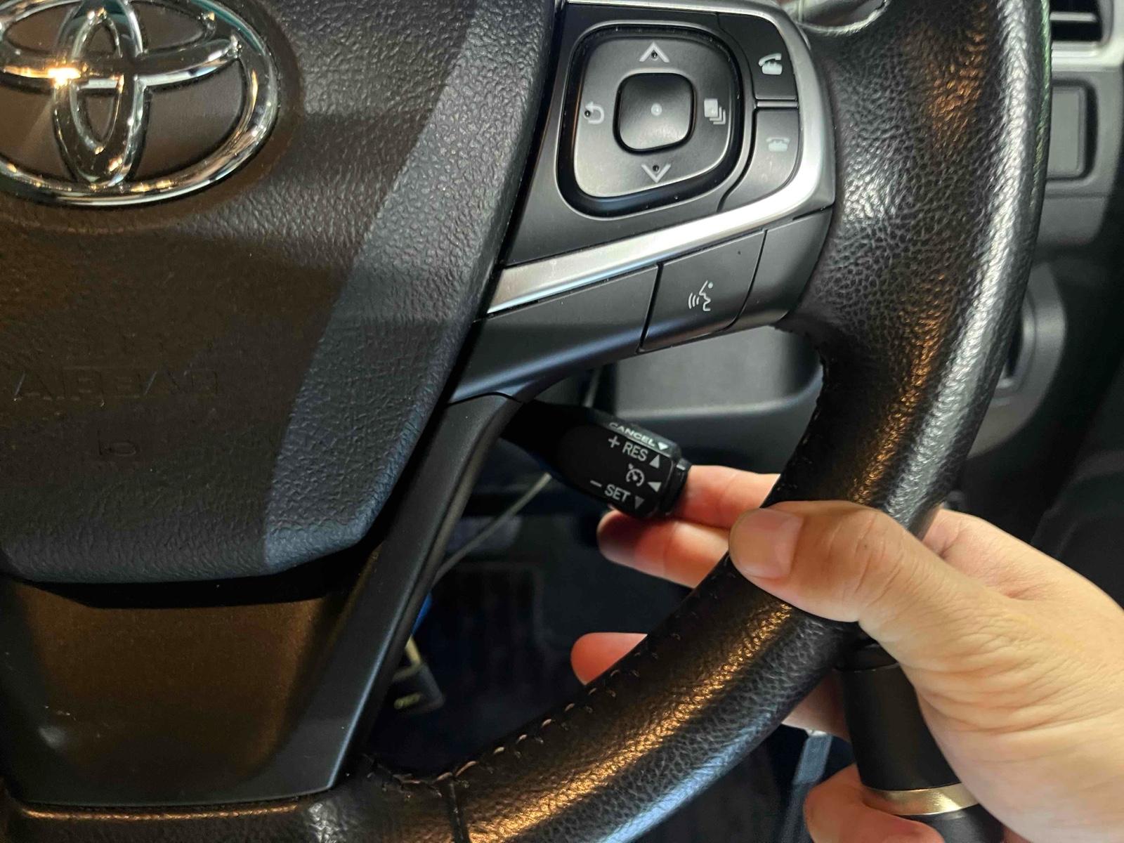 TOYOTA CAMRY 4D HYBRID G PACKAGE Image 8