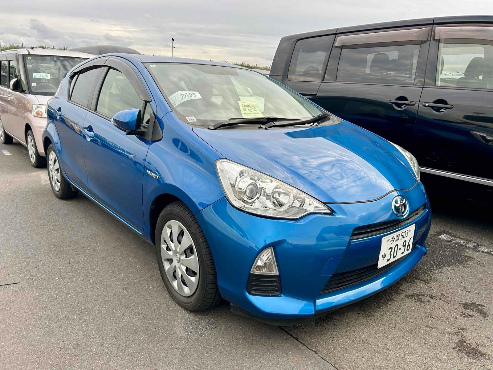 2013 Toyota AQUA 45,000 km
