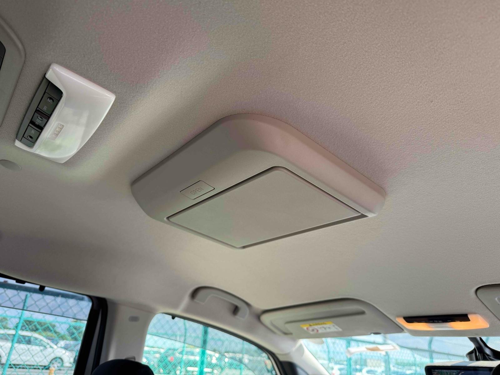 NISSAN SERENA E-POWER HIGHWAY STAR V Image 11