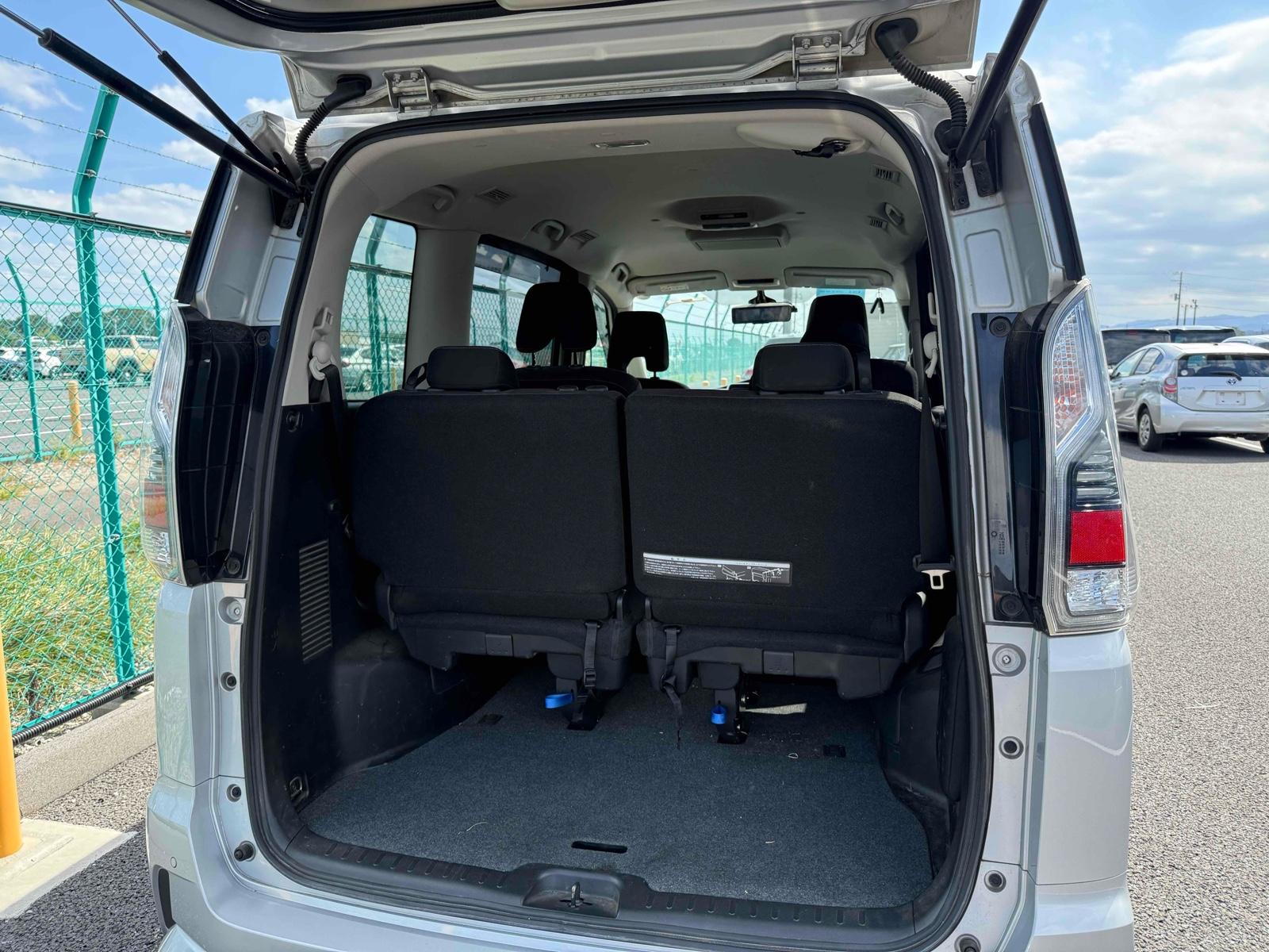 NISSAN SERENA E-POWER HIGHWAY STAR V Image 13