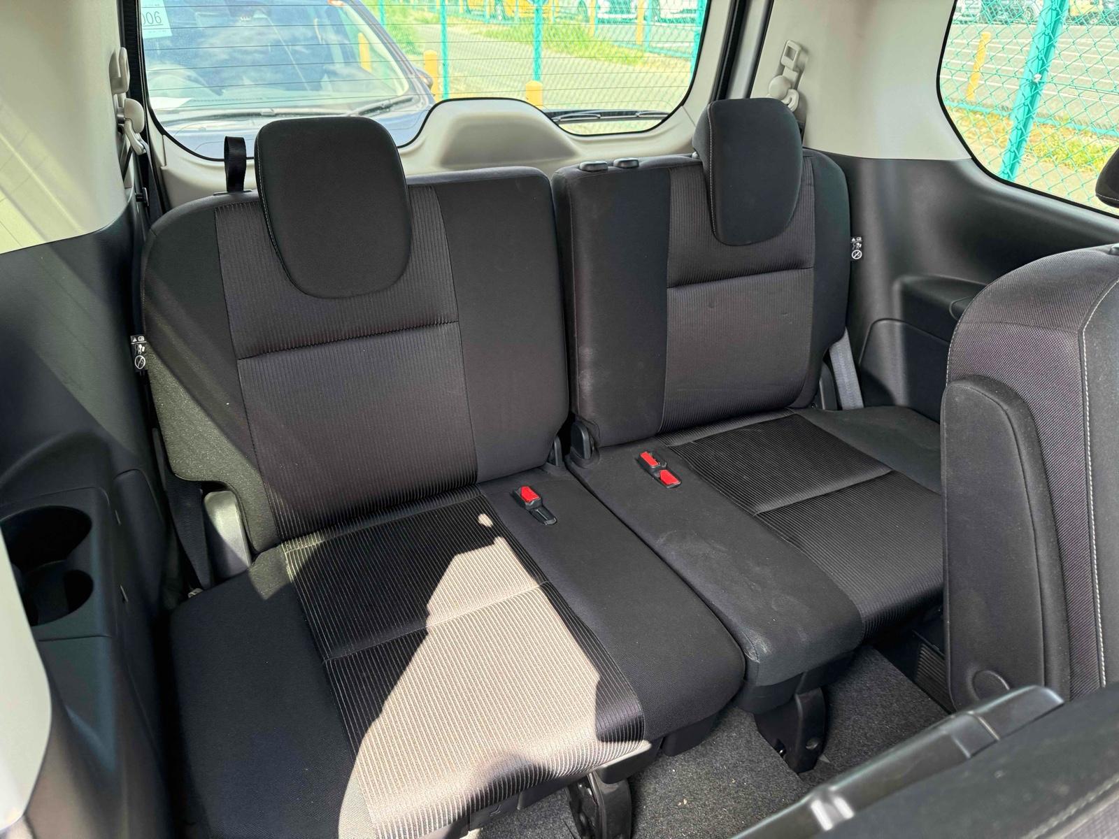 NISSAN SERENA E-POWER HIGHWAY STAR V Image 12