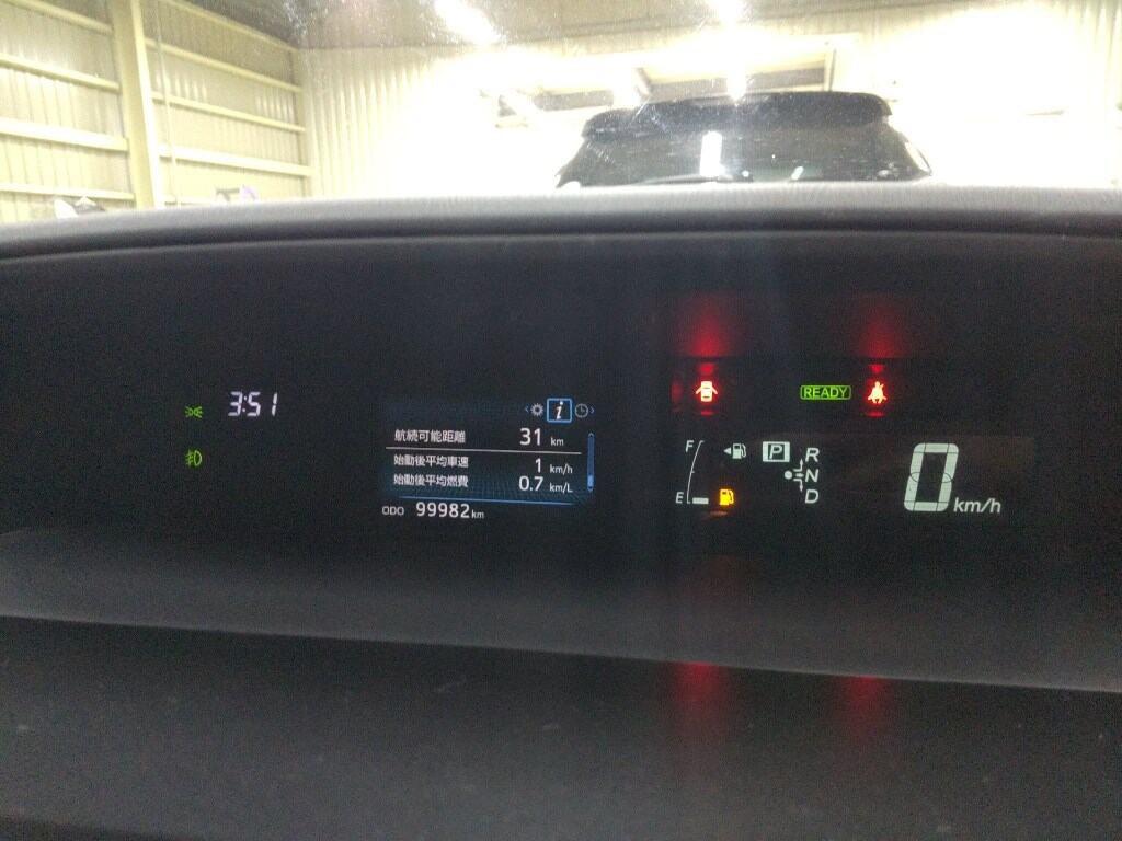TOYOTA PRIUS ALPHA S Image 8