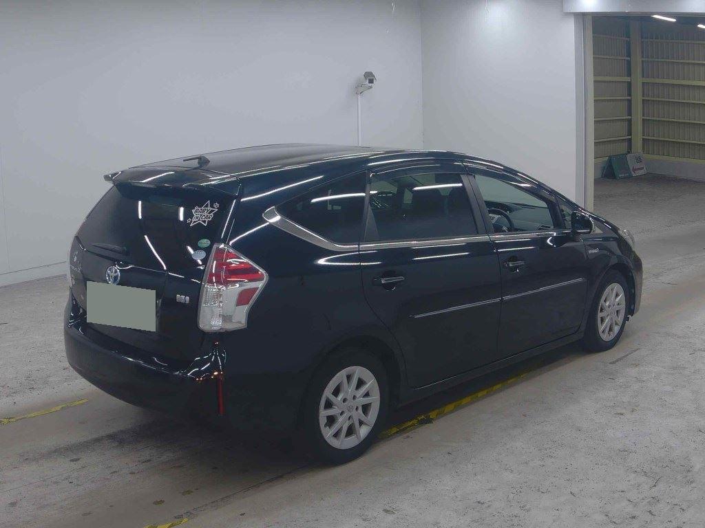 TOYOTA PRIUS ALPHA S Image 7