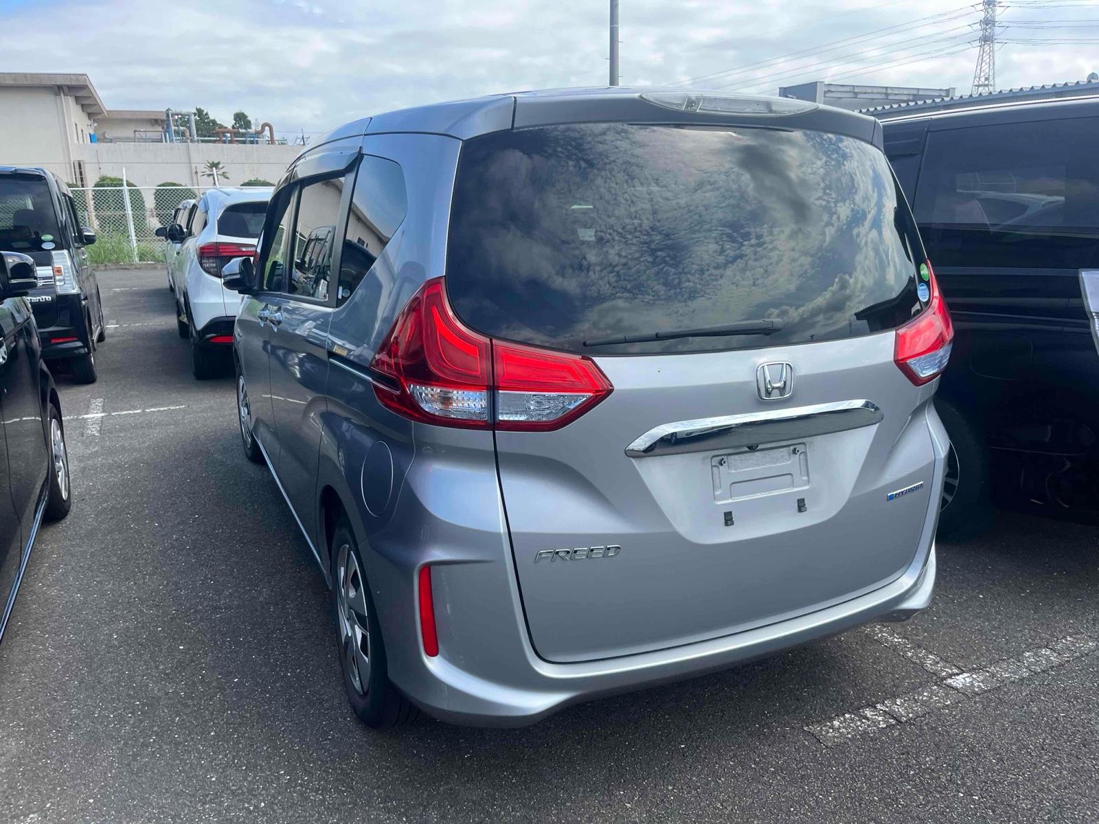 HONDA FREED HYBRID G Image 2