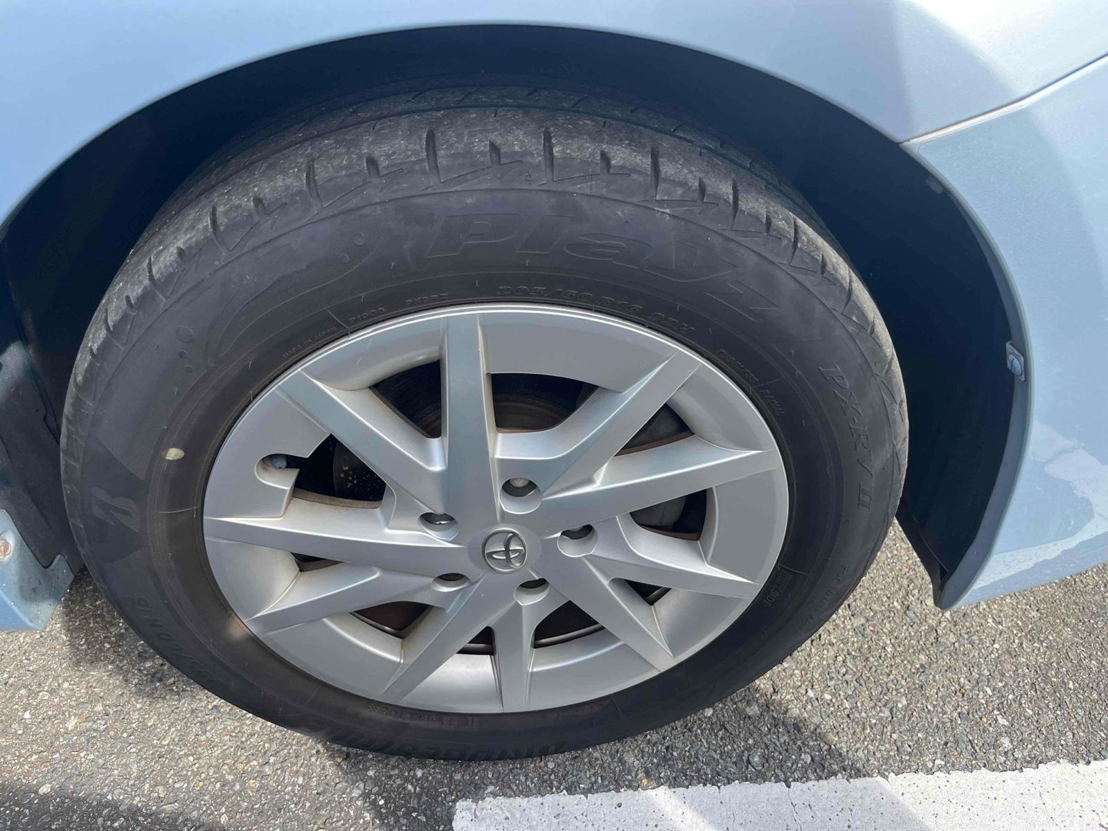 TOYOTA PRIUS ALPHA S Image 13