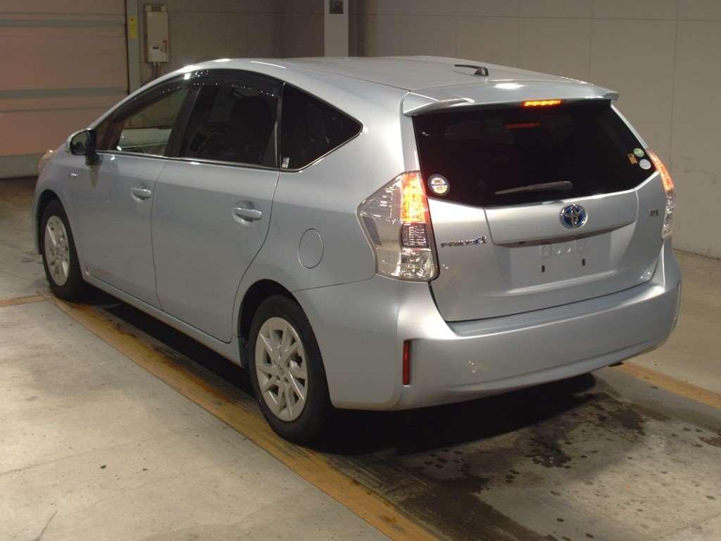 TOYOTA PRIUS ALPHA S Image 7