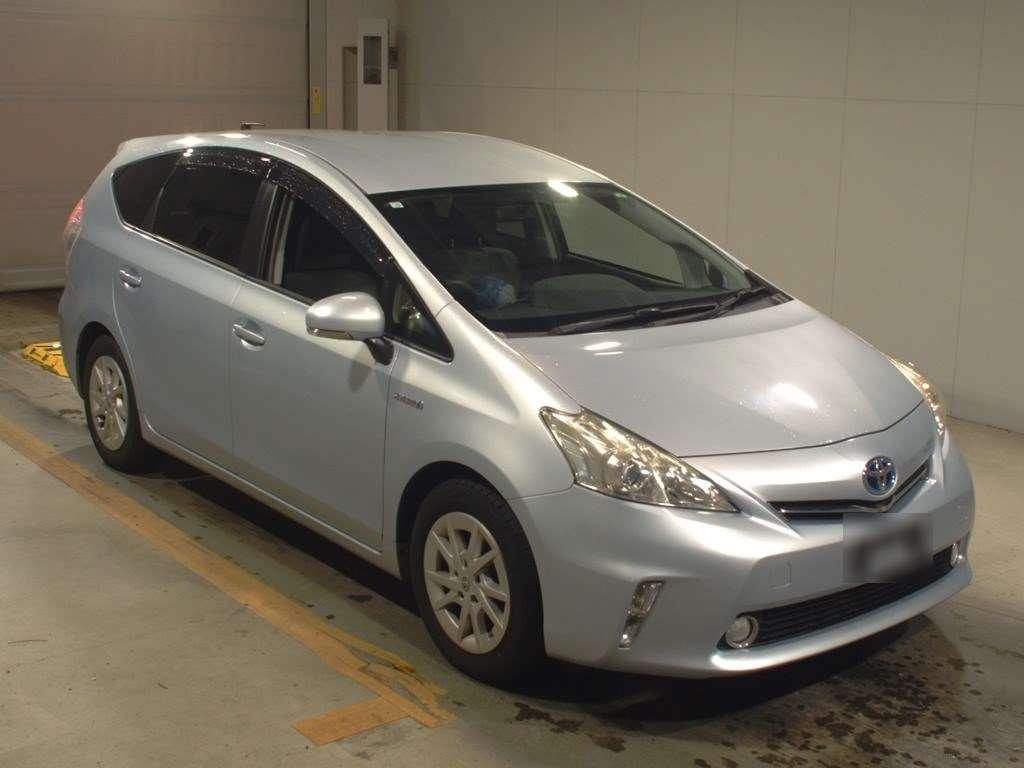 TOYOTA PRIUS ALPHA S Image 6