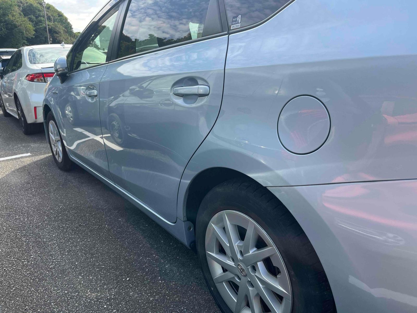 TOYOTA PRIUS ALPHA S Image 16