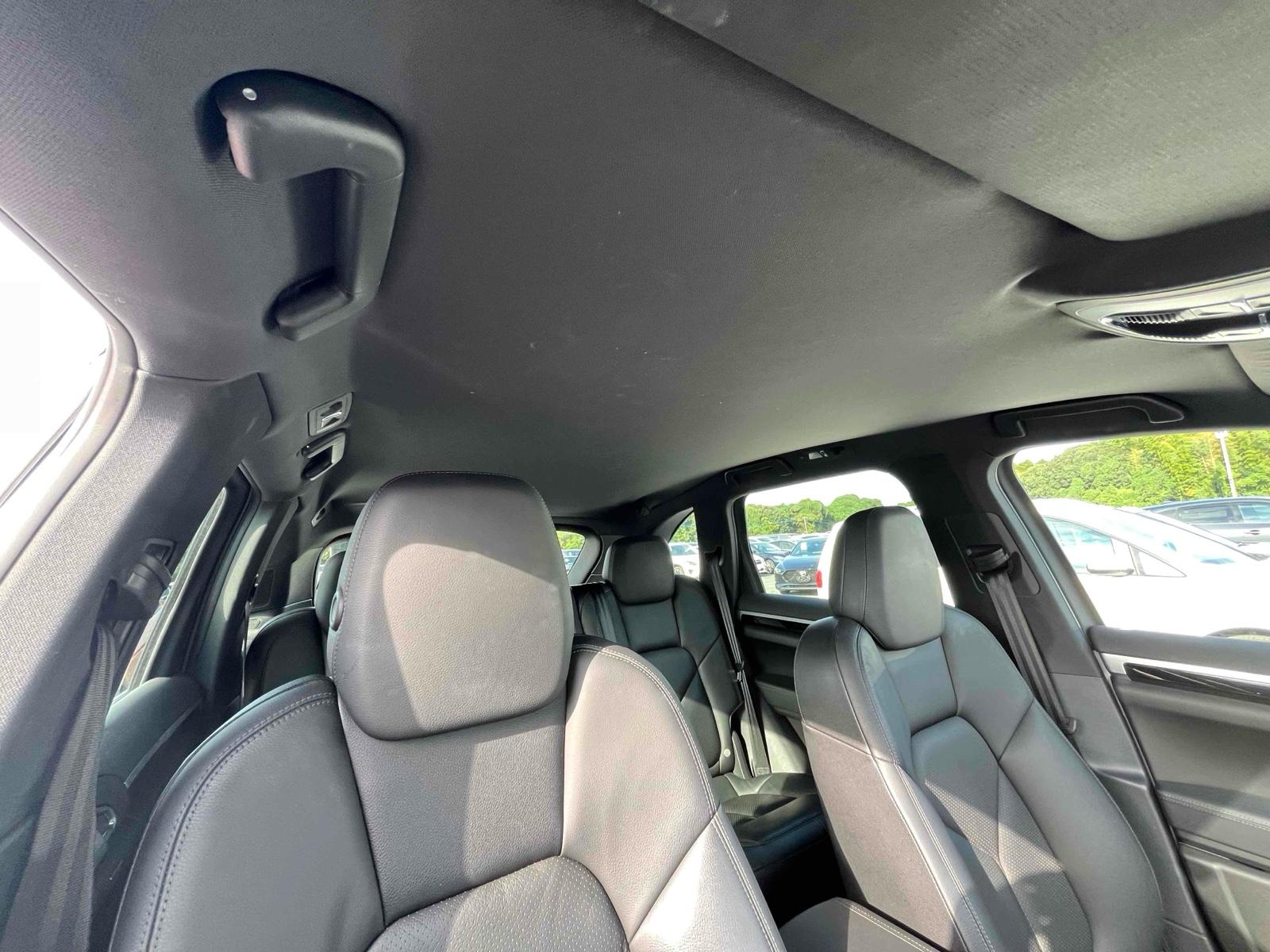 PORSCHE CAYENNE 4WD Image 8