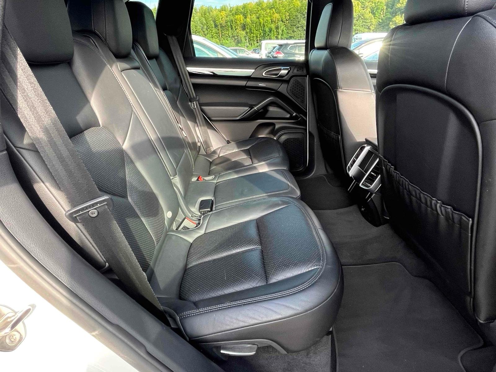 PORSCHE CAYENNE 4WD Image 7