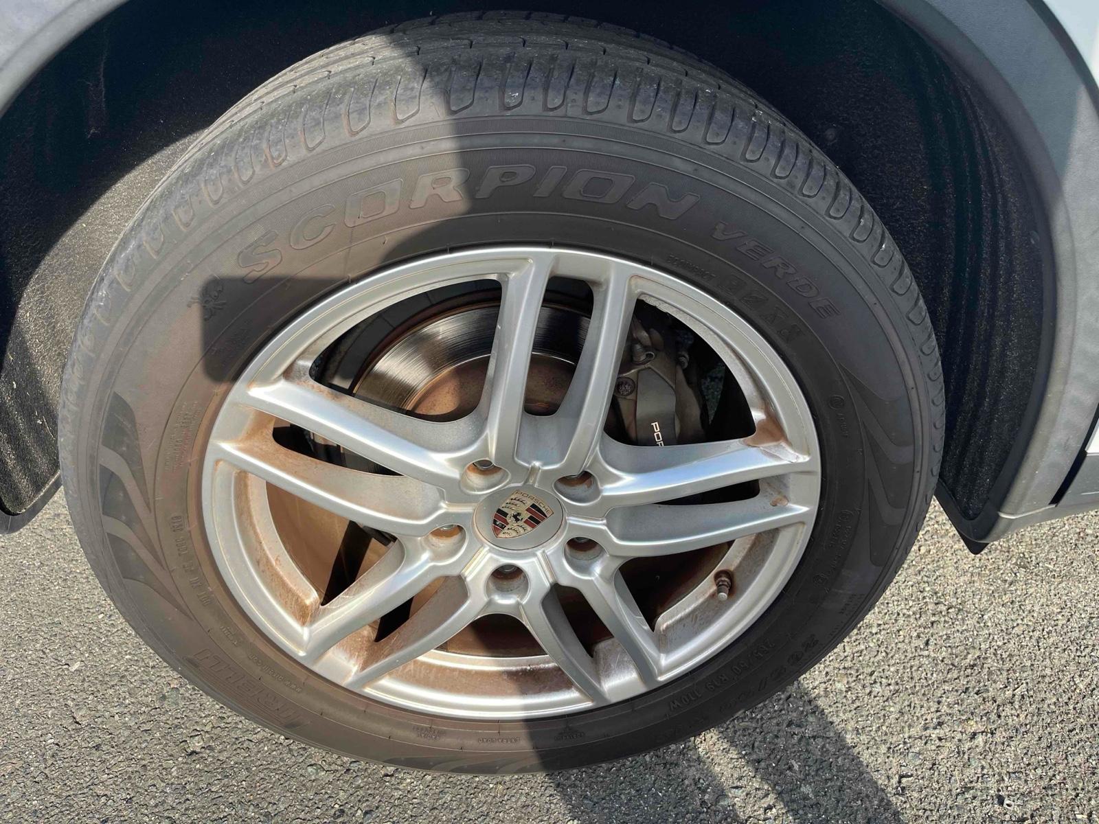 PORSCHE CAYENNE 4WD Image 14