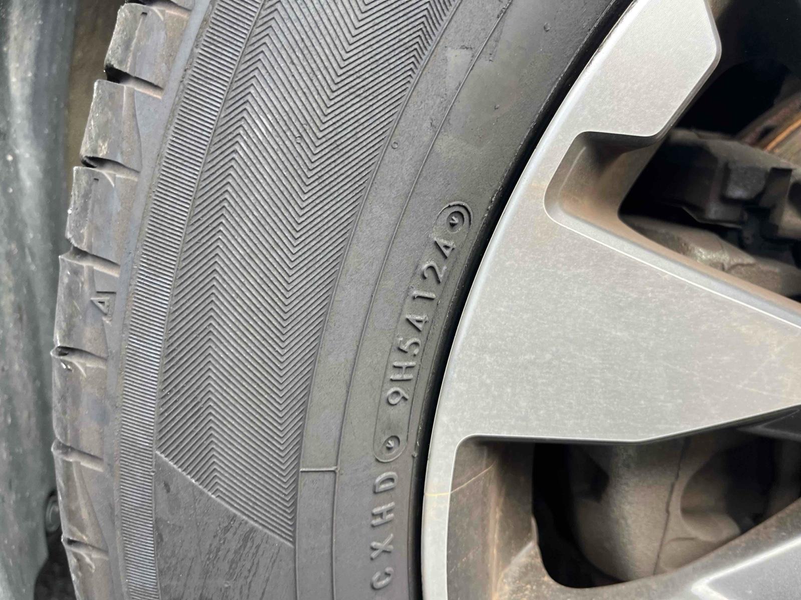 SUBARU LEGACY OUTBACK LIMITED 4WD Image 12