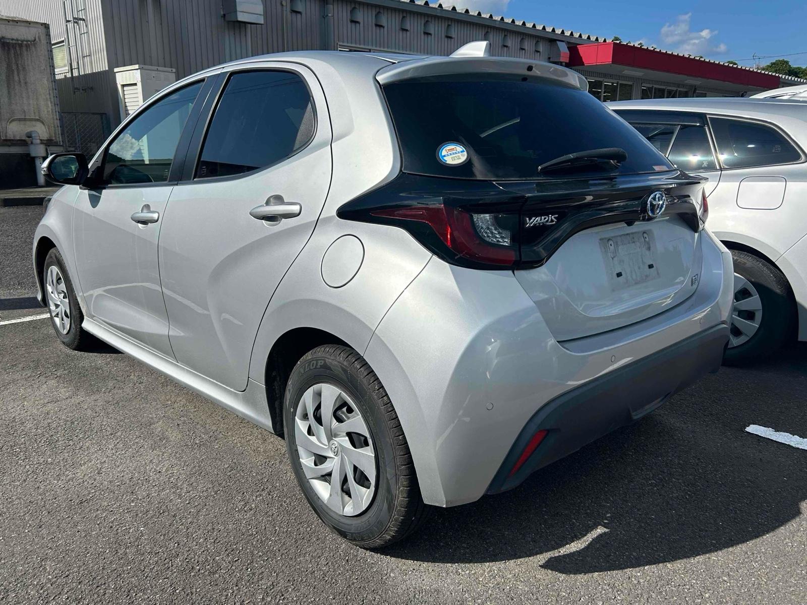 TOYOTA YARIS HYBRID X Image 2