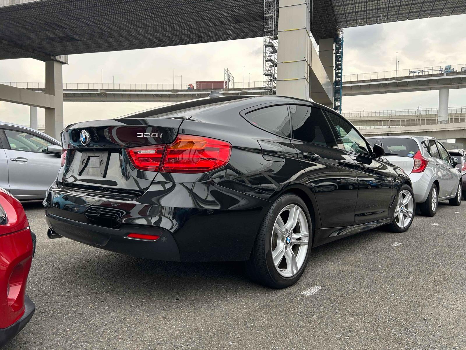 BMW 320I GRAN TURISMO M-SPORT Image 2